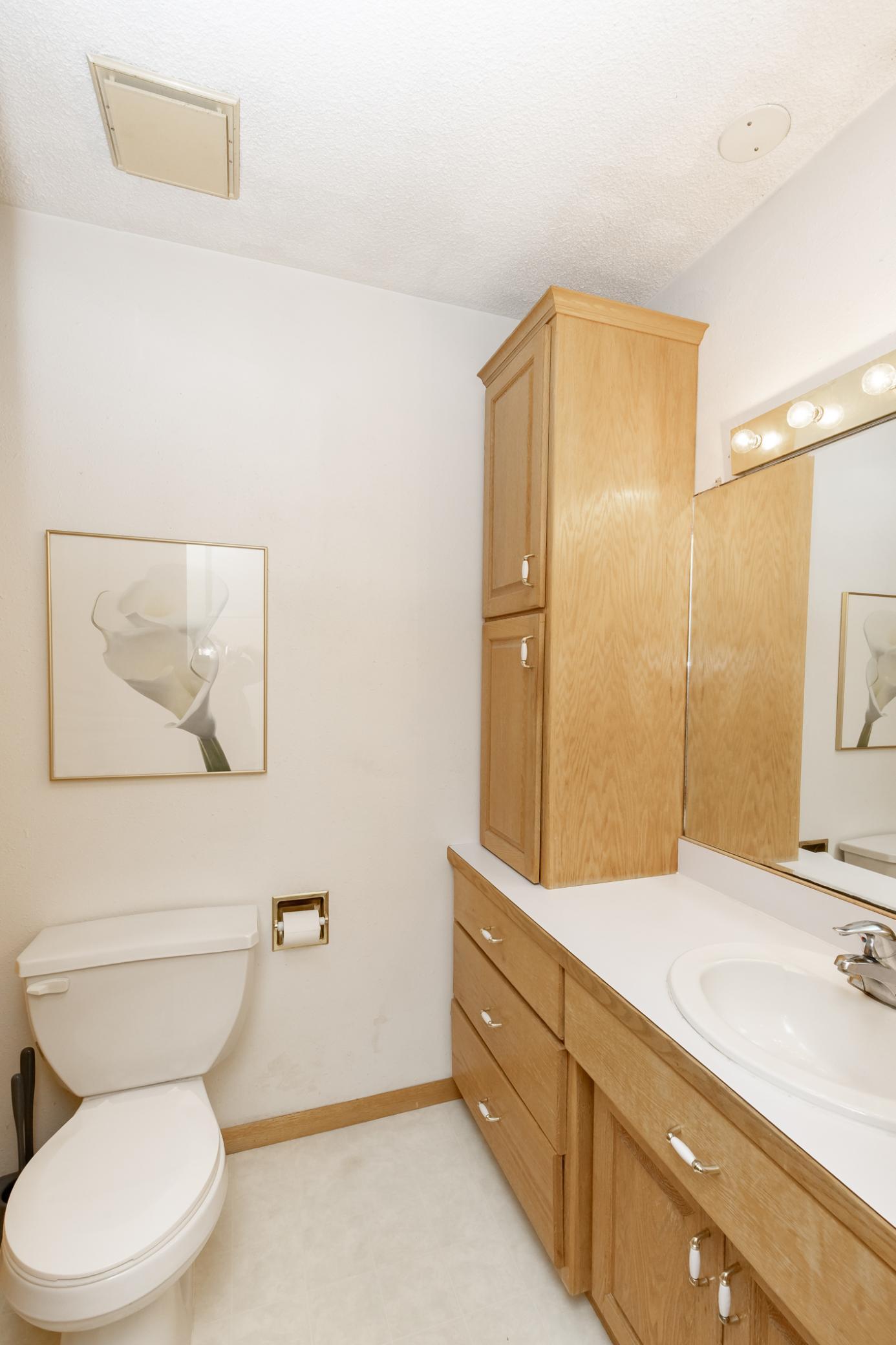 1973 single family home for sale at 1108 62nd Avenue N in Moorhead, MN — 5 bed, 3 bath (photo 27 of 55)
