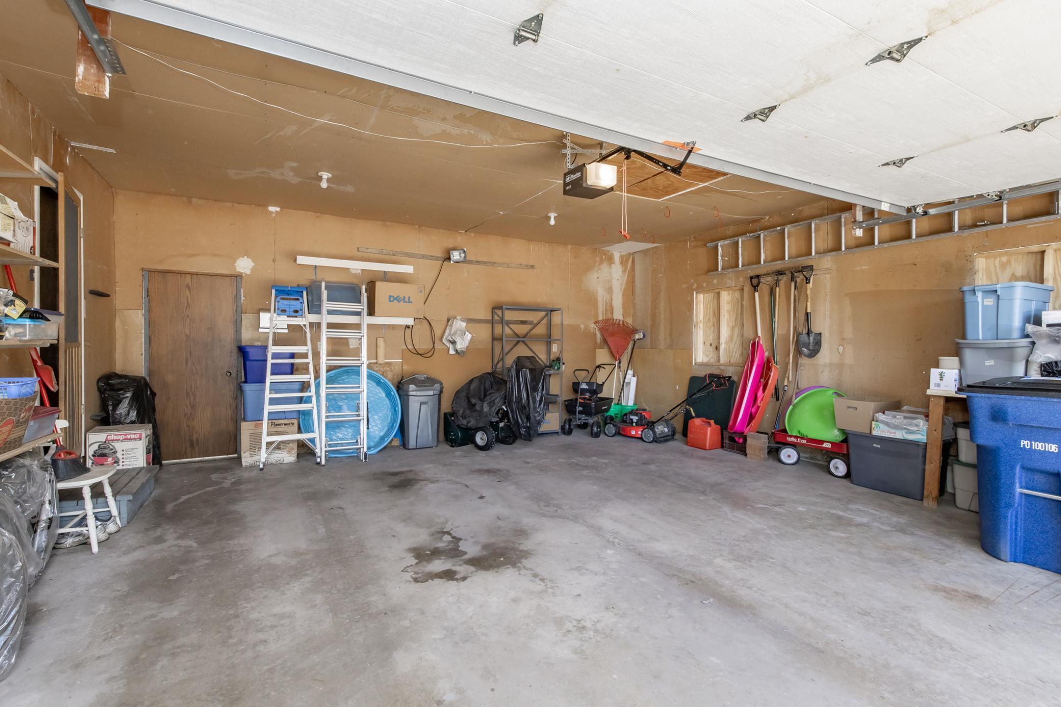 1973 single family home for sale at 1108 62nd Avenue N in Moorhead, MN — 5 bed, 3 bath (photo 44 of 55)