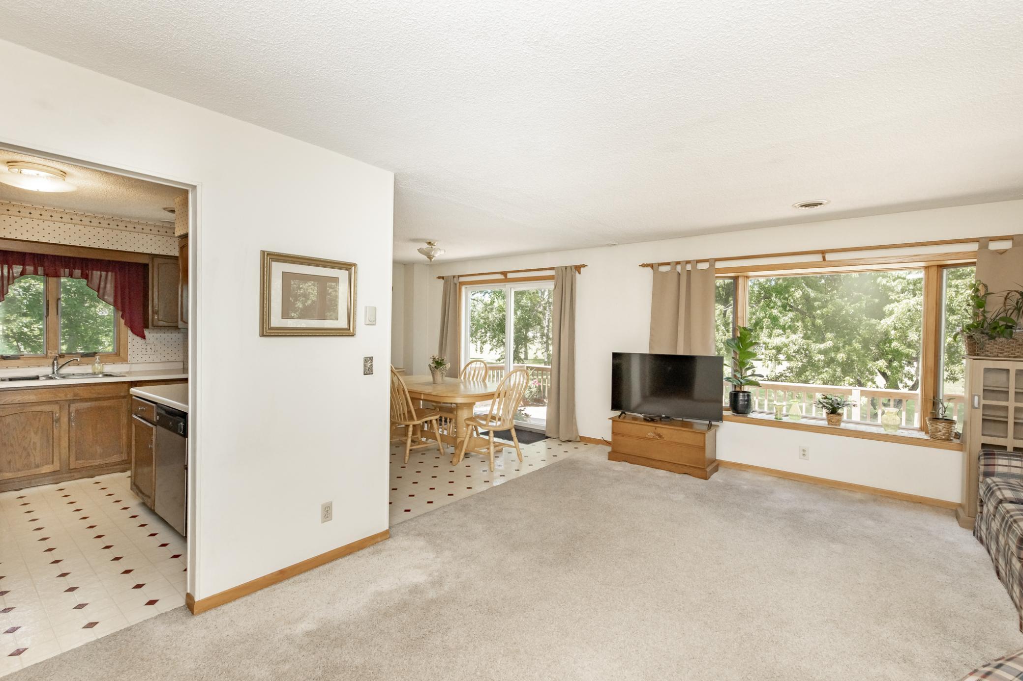1973 single family home for sale at 1108 62nd Avenue N in Moorhead, MN — 5 bed, 3 bath (photo 10 of 55)
