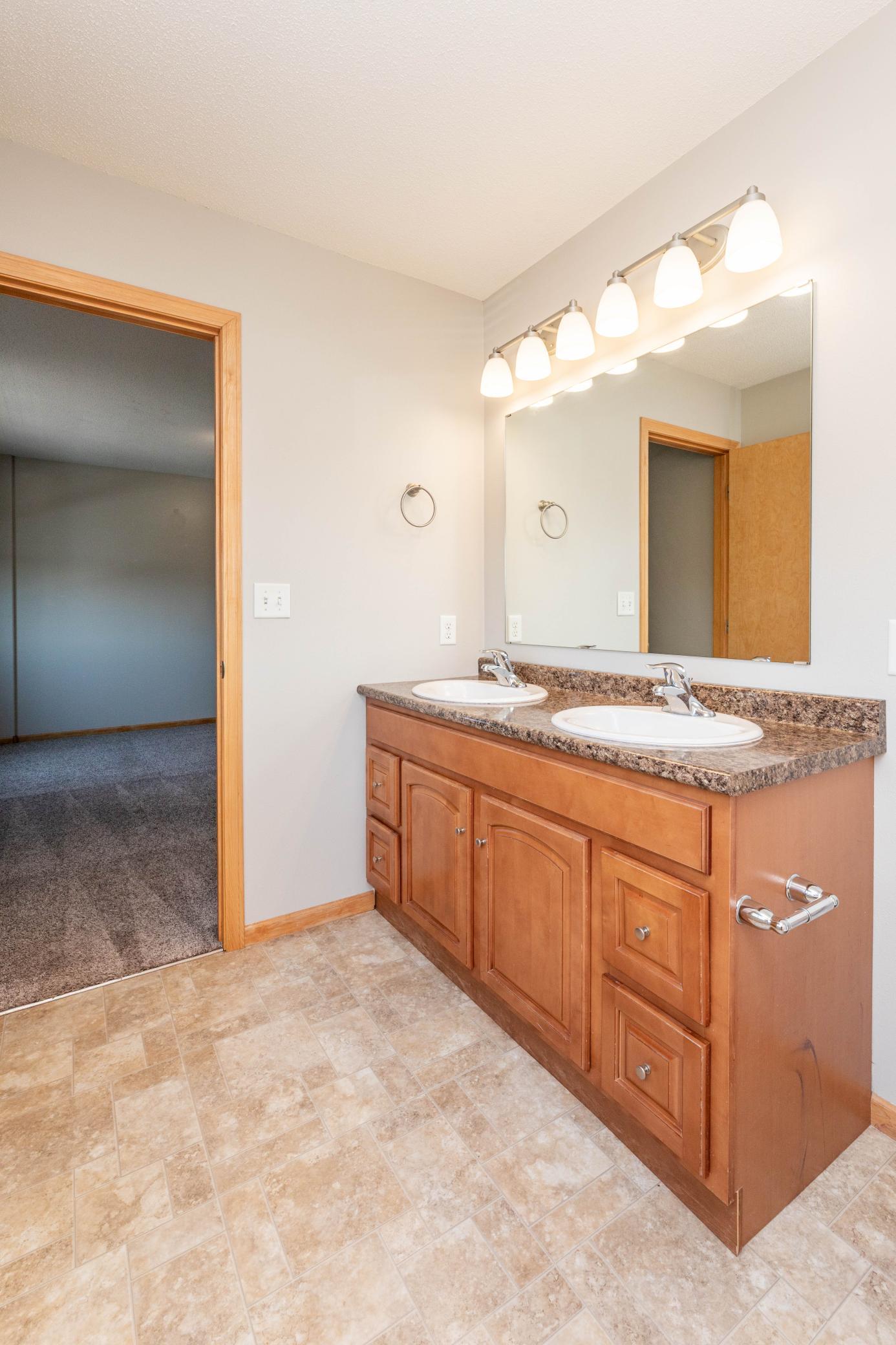 4280 Estate Drive S, Fargo ND 58104 - Photo 17 of 33