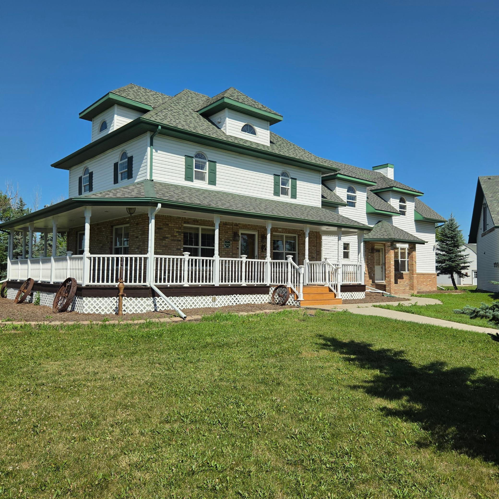 1915 single family home for sale at 5684 Highway 10 in Dilworth, MN — 3 bed, 4 bath