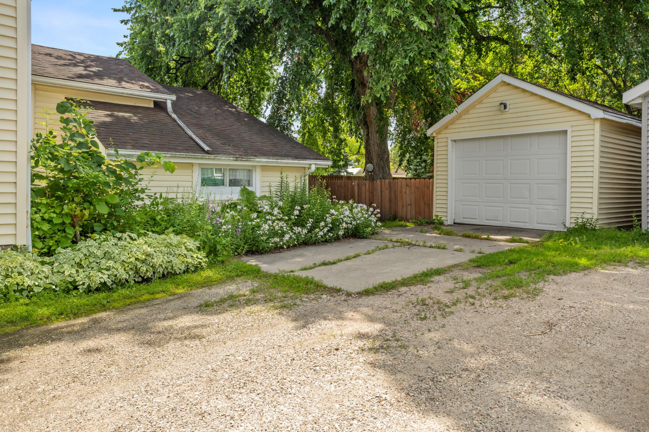 527 1st Street N, Wahpeton ND 58075 - Photo 4 of 39