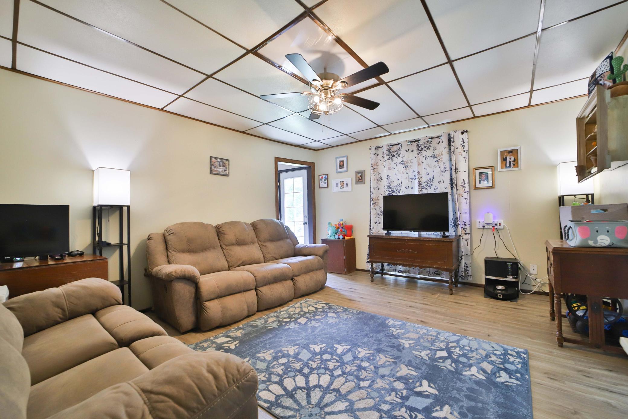 403 8th Street NE, Staples MN 56479 - Photo 7 of 41