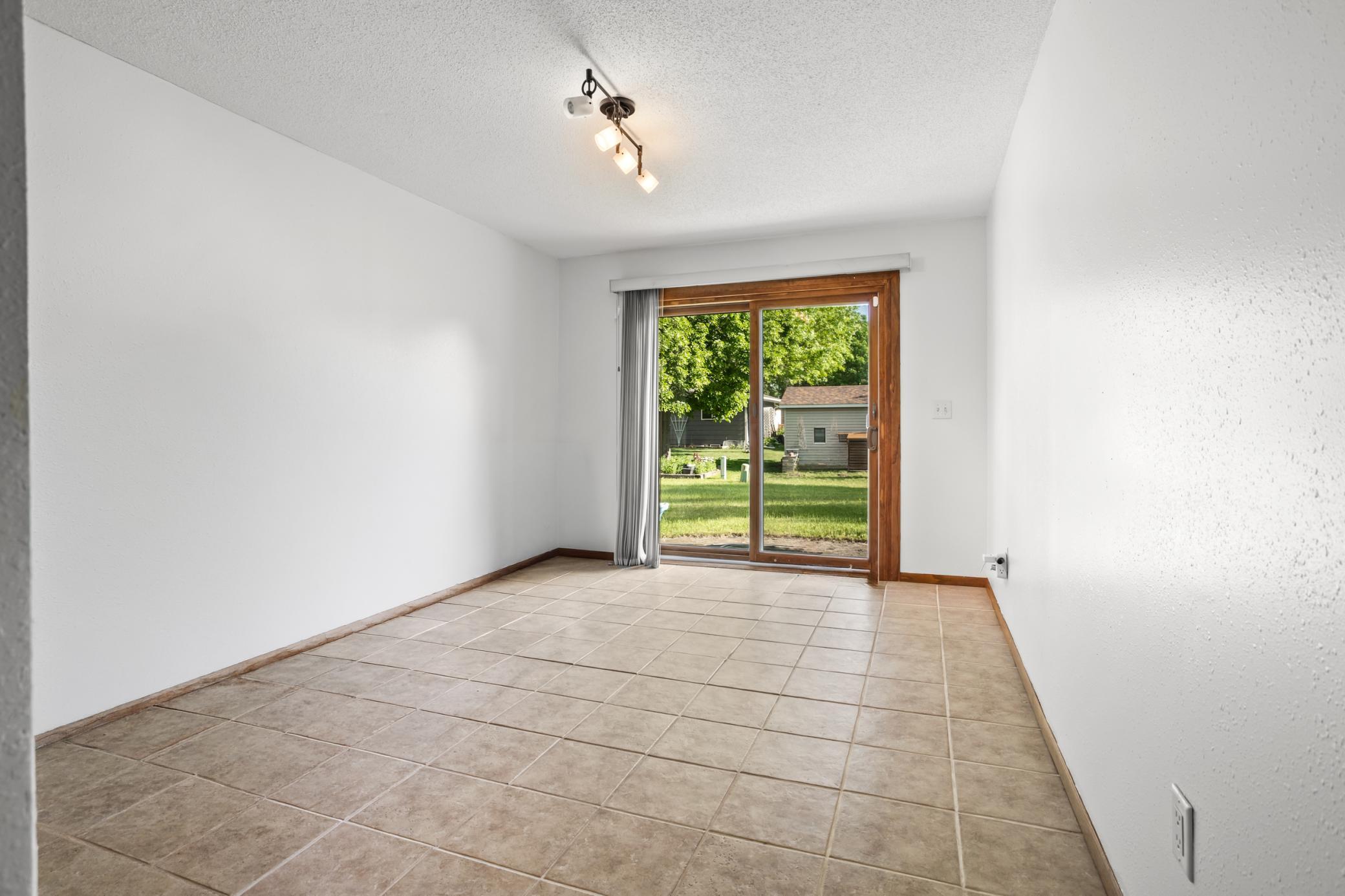 1907 25 1/2 Avenue S, Fargo ND 58103 - Photo 5 of 46