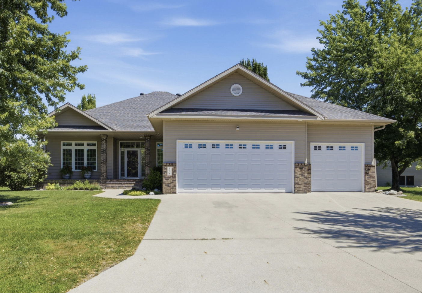 2003 single family home for sale at 868 32nd Street S in Moorhead, MN — 4 bed, 3 bath