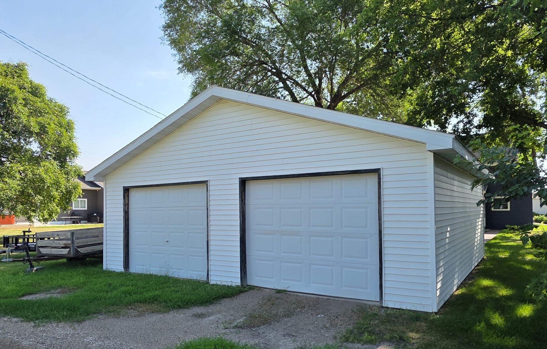 416 Franklin Avenue, Larimore ND 58251 - Photo 3 of 37