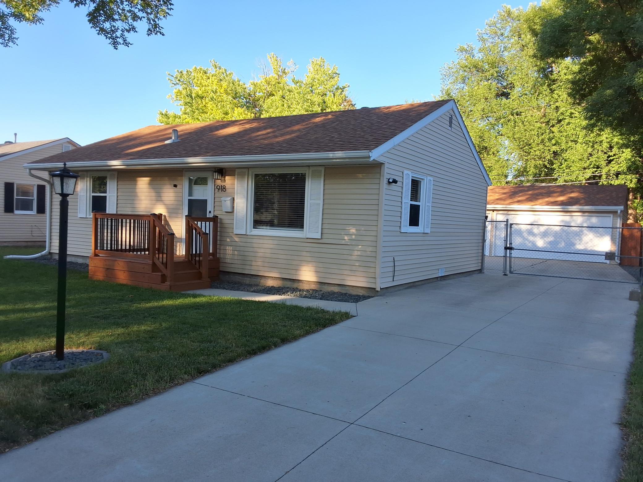 918 21st Street S, Fargo ND 58103 - Photo 2 of 20