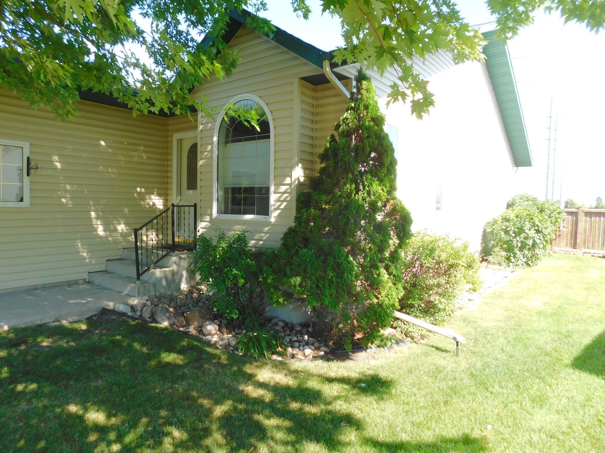840 Lakeridge Place, West Fargo ND 58078 - Photo 3 of 37