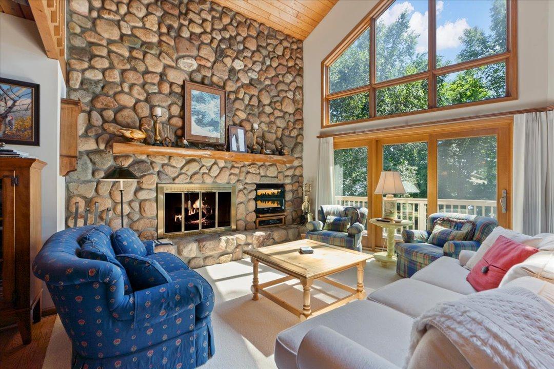 1985 single family home for sale at 8882 Interlachen Road in Lake Shore, MN — 3 bed, 3 bath (photo 11 of 66)