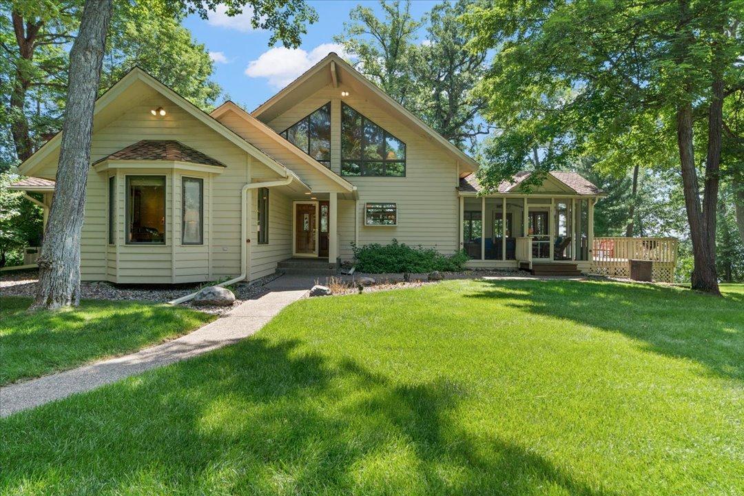 1985 single family home for sale at 8882 Interlachen Road in Lake Shore, MN — 3 bed, 3 bath (photo 4 of 66)