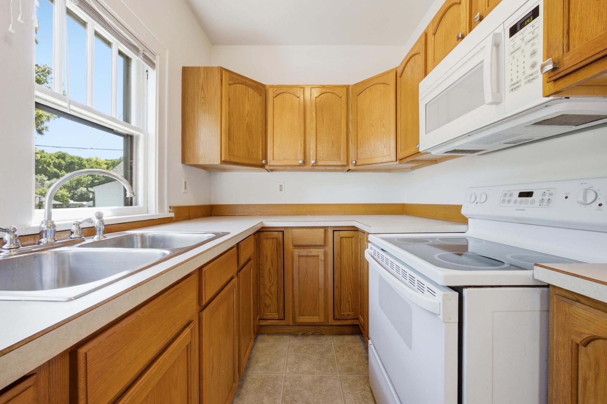 1310 11th Avenue S, Fargo ND 58103 - Photo 12 of 28