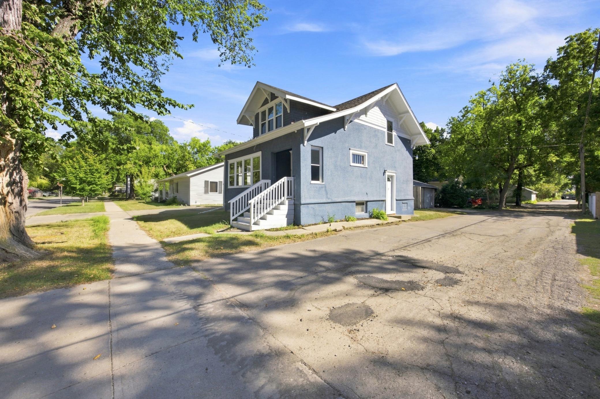 1923 single family home for sale at 1310 11th Avenue S in Fargo, ND — 2 bed, 1 bath (photo 3 of 33)