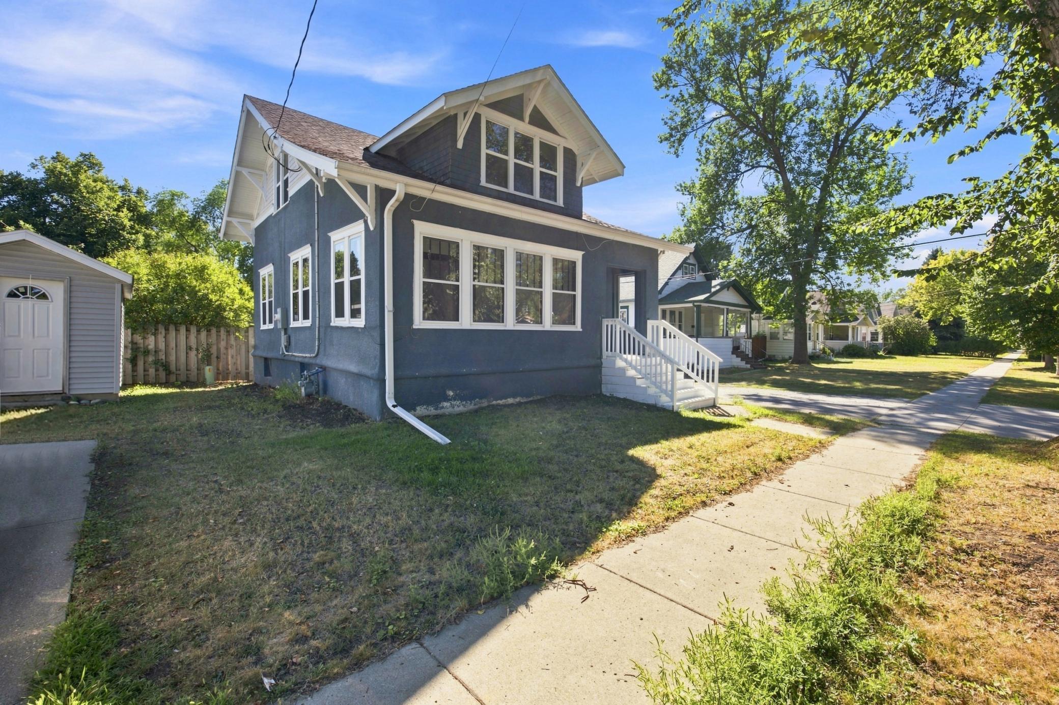 1923 single family home for sale at 1310 11th Avenue S in Fargo, ND — 2 bed, 1 bath (photo 4 of 33)