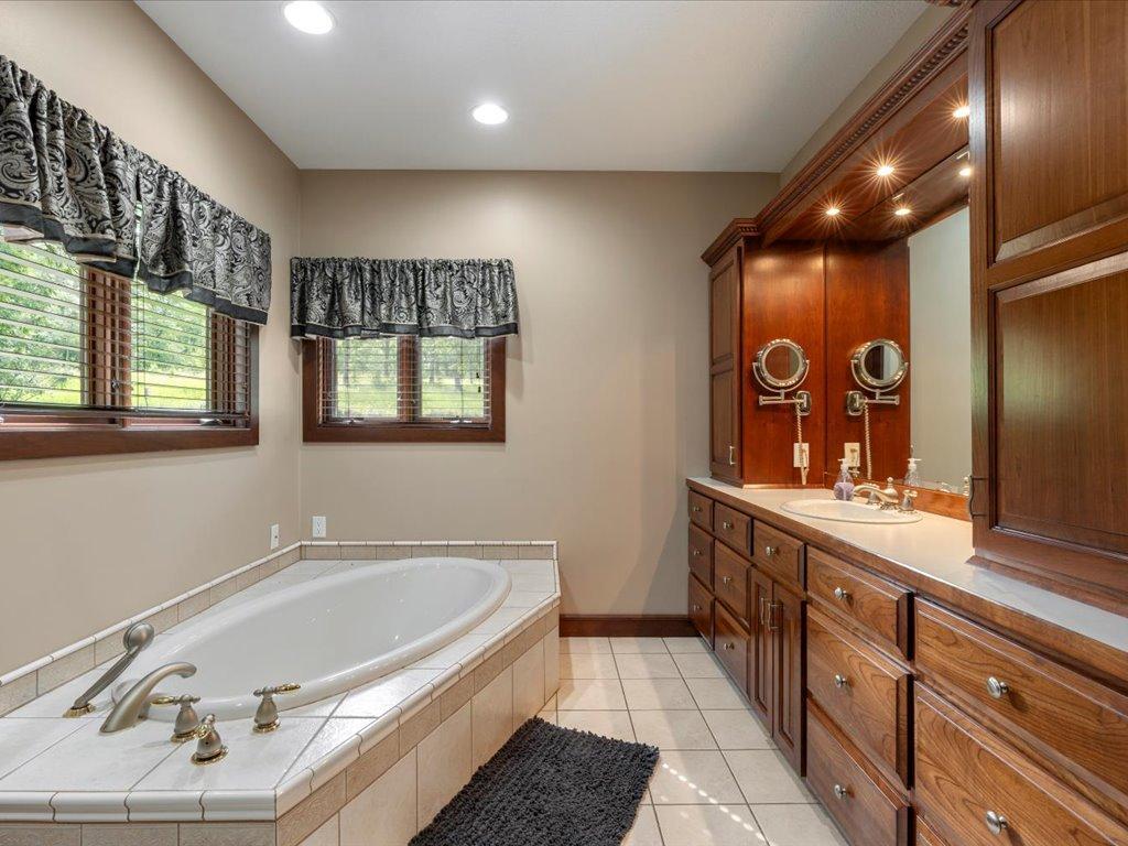 2002 single family home for sale at 17994 Dayspring Drive in Park Rapids, MN — 5 bed, 5 bath (photo 26 of 56)