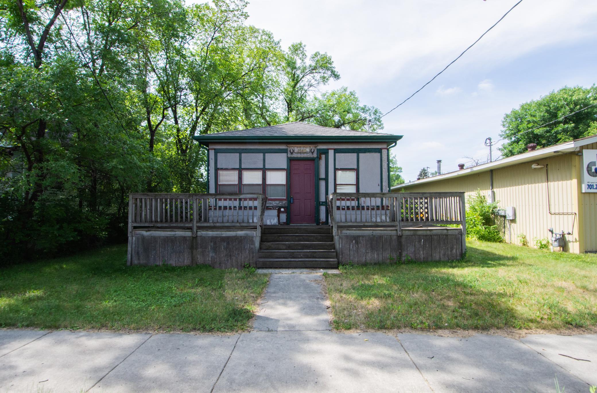 1917 single family home for sale at 1340 4th Avenue N in Fargo, ND — 2 bed, 1 bath