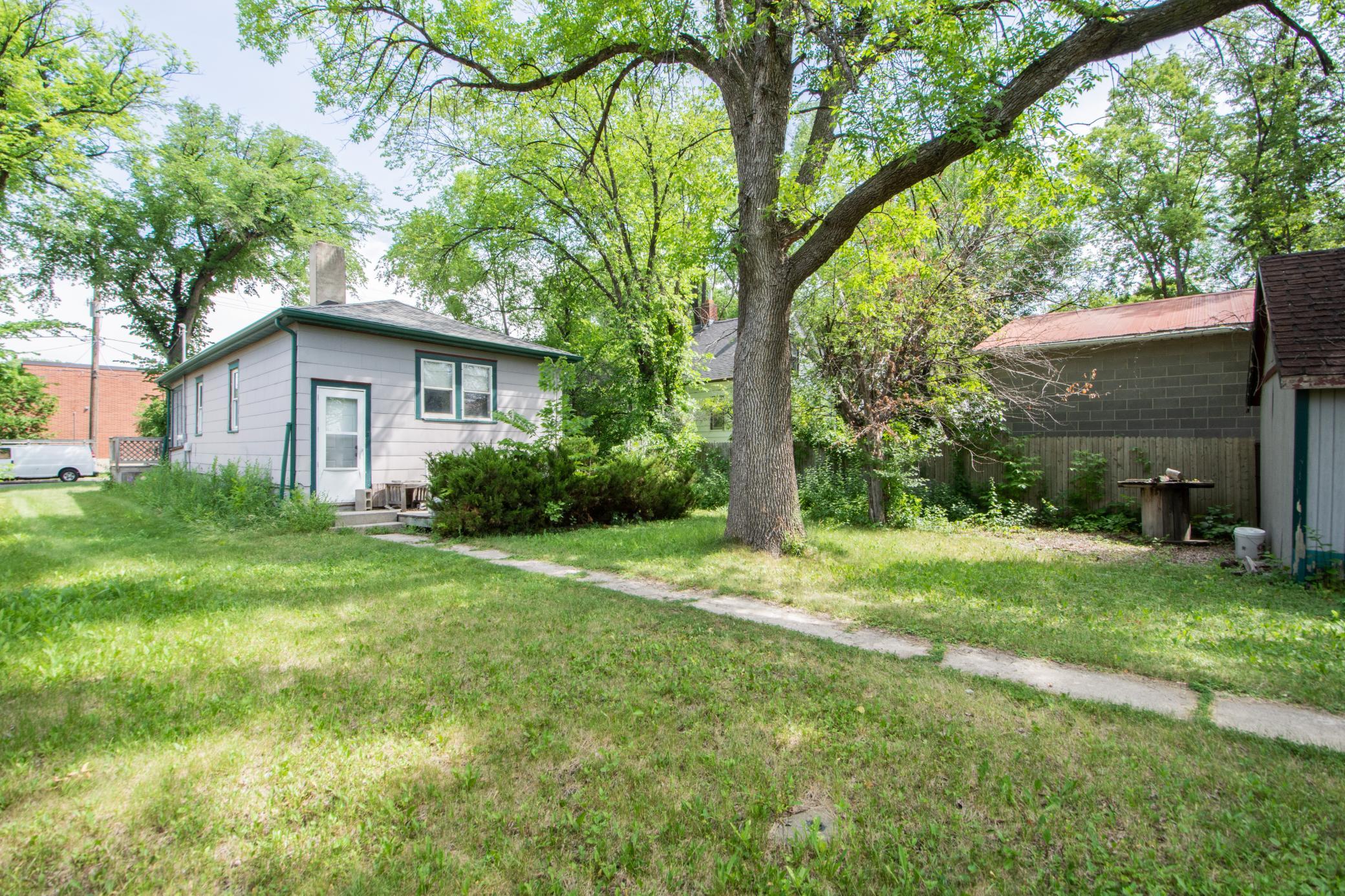 1917 single family home for sale at 1340 4th Avenue N in Fargo, ND — 2 bed, 1 bath (photo 25 of 29)