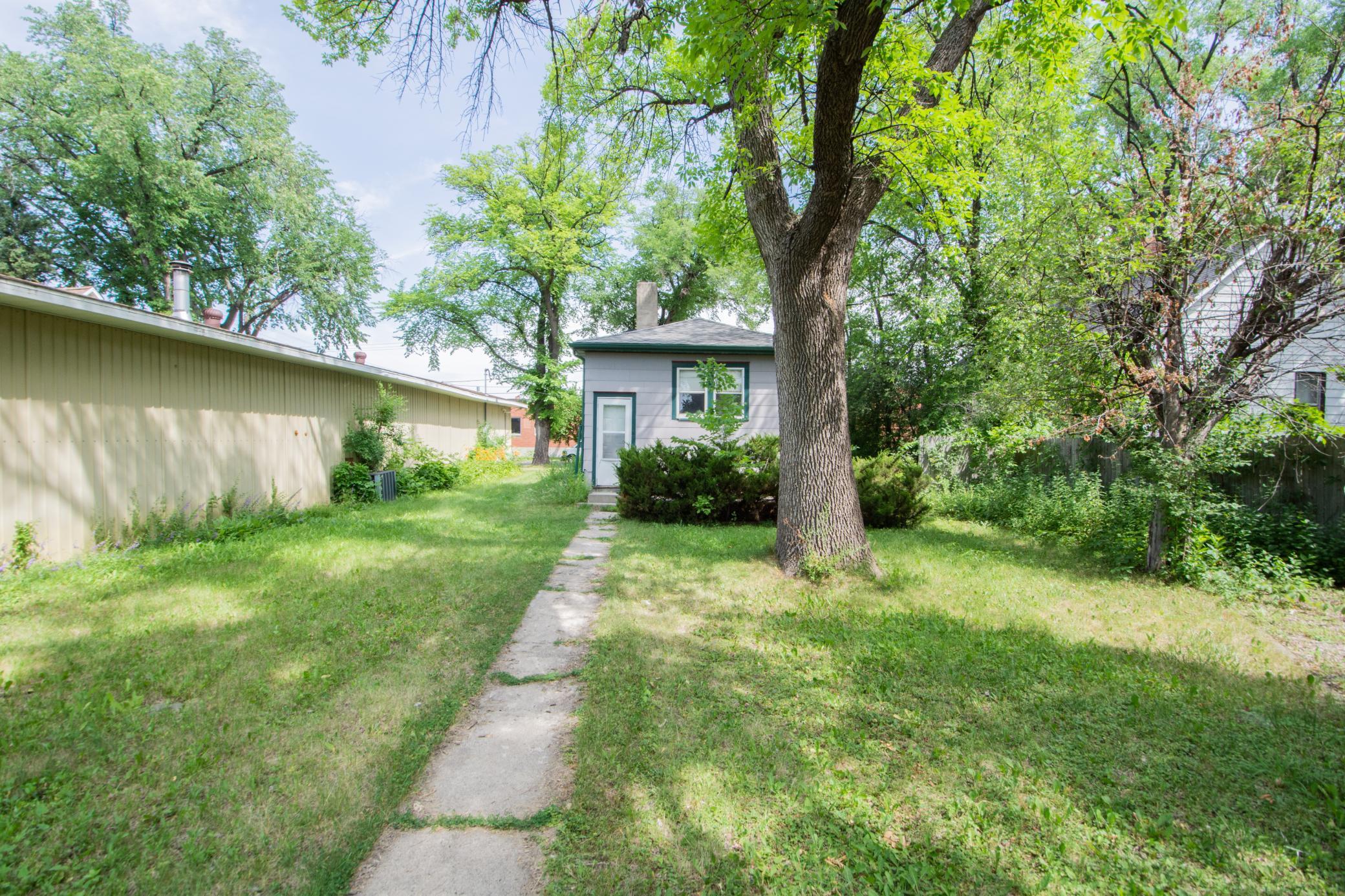 1917 single family home for sale at 1340 4th Avenue N in Fargo, ND — 2 bed, 1 bath (photo 26 of 29)