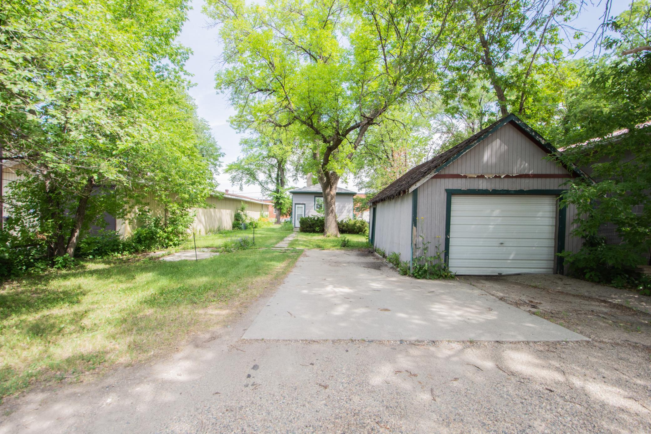 1917 single family home for sale at 1340 4th Avenue N in Fargo, ND — 2 bed, 1 bath (photo 27 of 29)