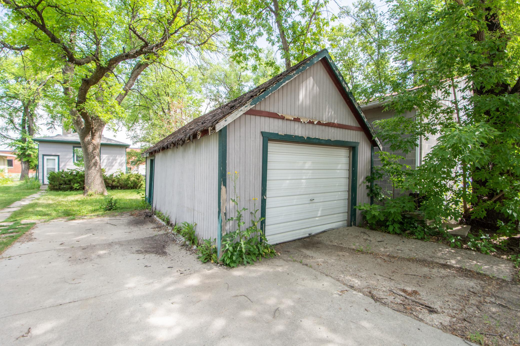 1917 single family home for sale at 1340 4th Avenue N in Fargo, ND — 2 bed, 1 bath (photo 28 of 29)