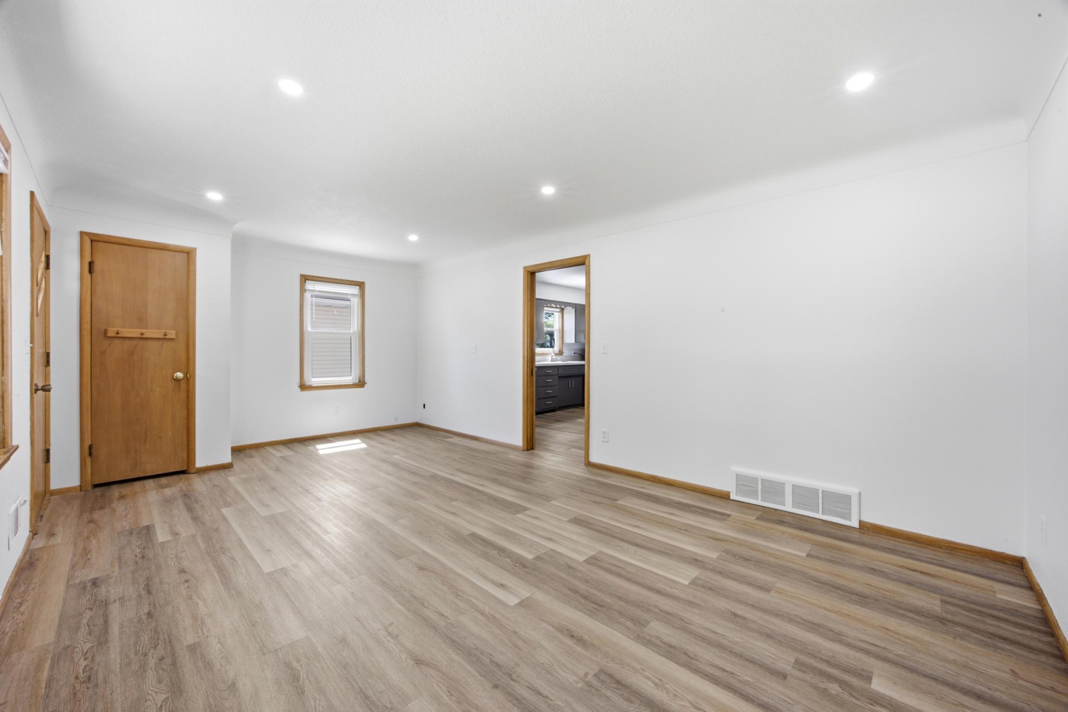1957 single family home for sale at 819 15th Street N in Moorhead, MN — 4 bed, 3 bath (photo 11 of 33)