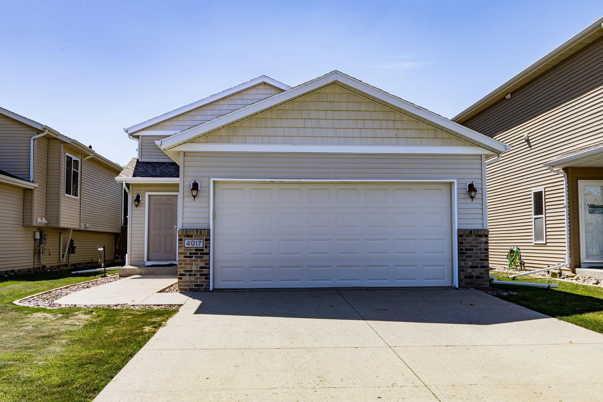 2012 single family home for sale at 4017 9th Street S in Moorhead, MN — 3 bed, 2 bath (photo 2 of 53)