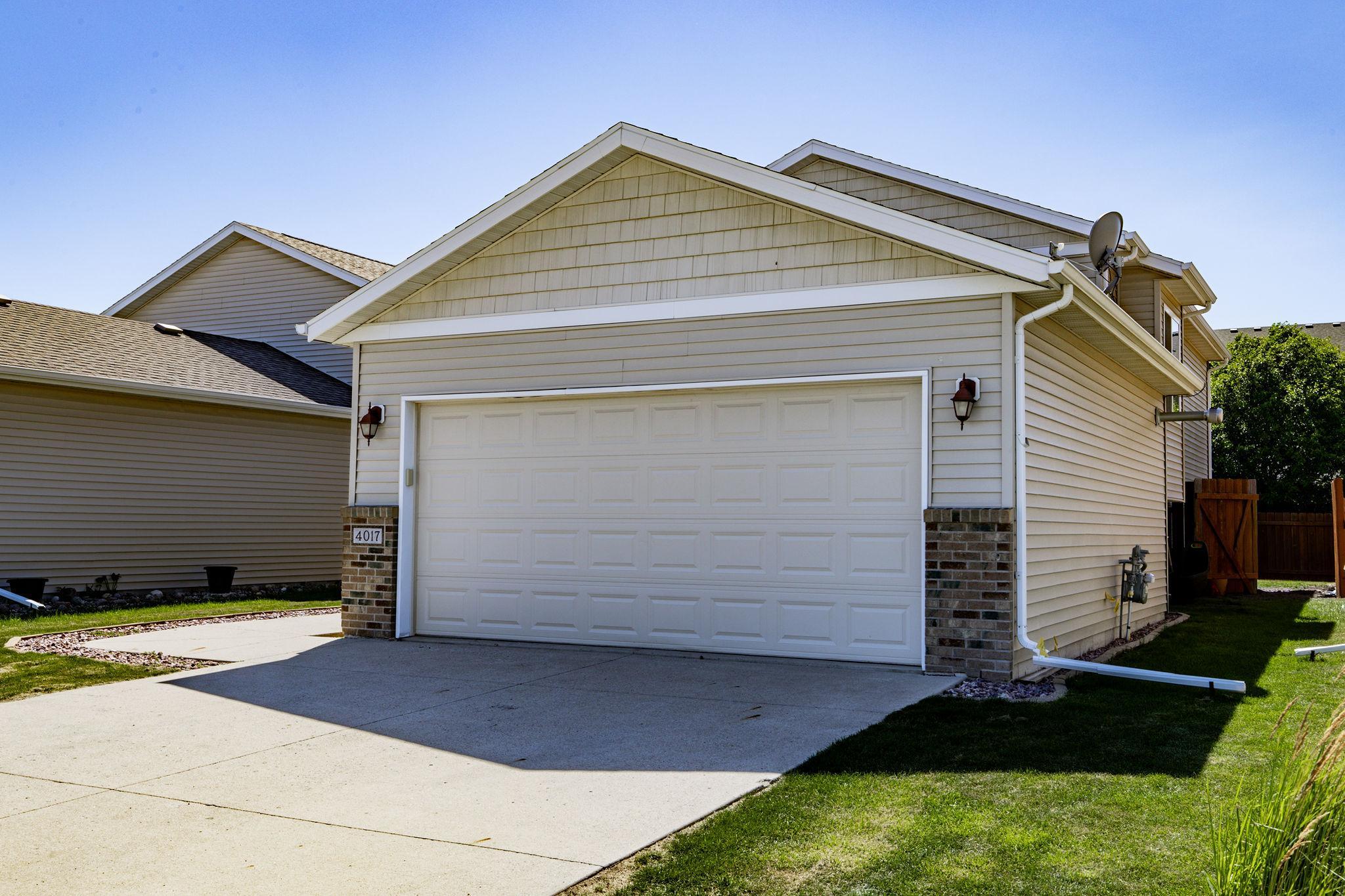 2012 single family home for sale at 4017 9th Street S in Moorhead, MN — 3 bed, 2 bath (photo 3 of 53)
