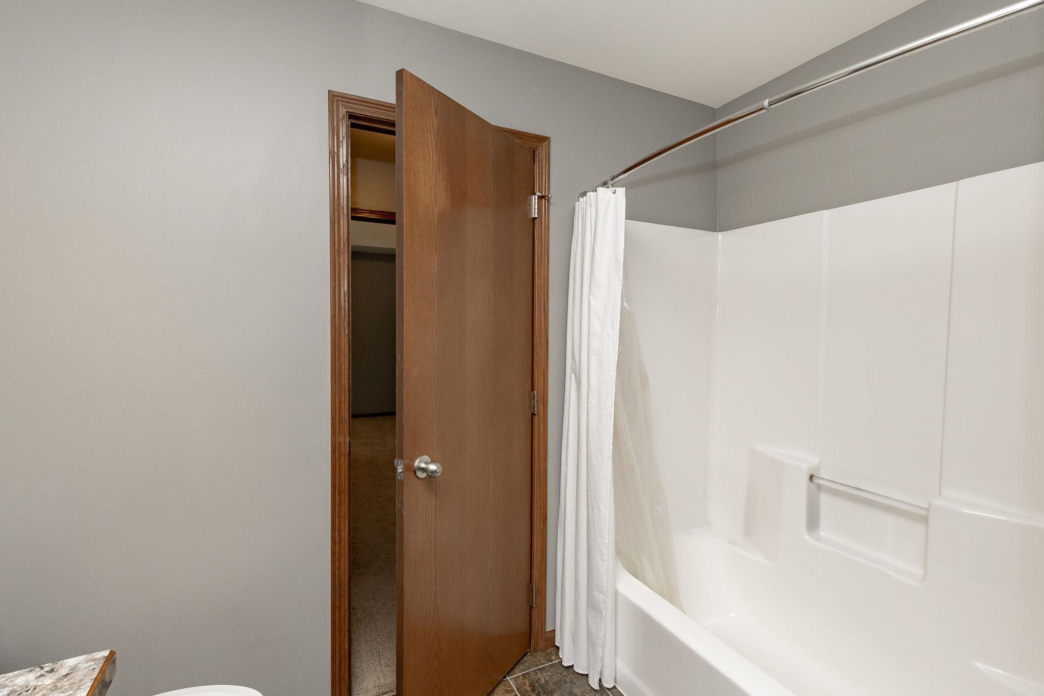 2012 single family home for sale at 4017 9th Street S in Moorhead, MN — 3 bed, 2 bath (photo 26 of 53)