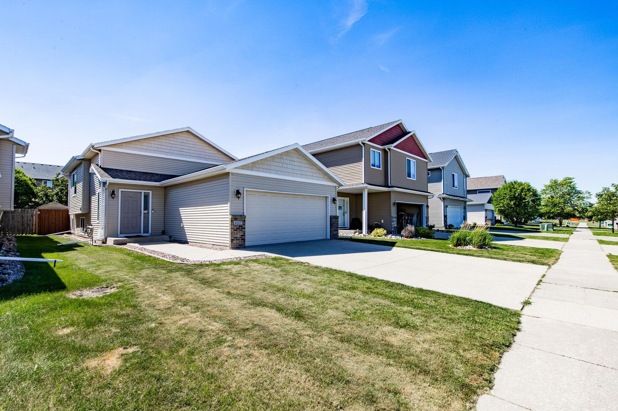 2012 single family home for sale at 4017 9th Street S in Moorhead, MN — 3 bed, 2 bath (photo 4 of 53)