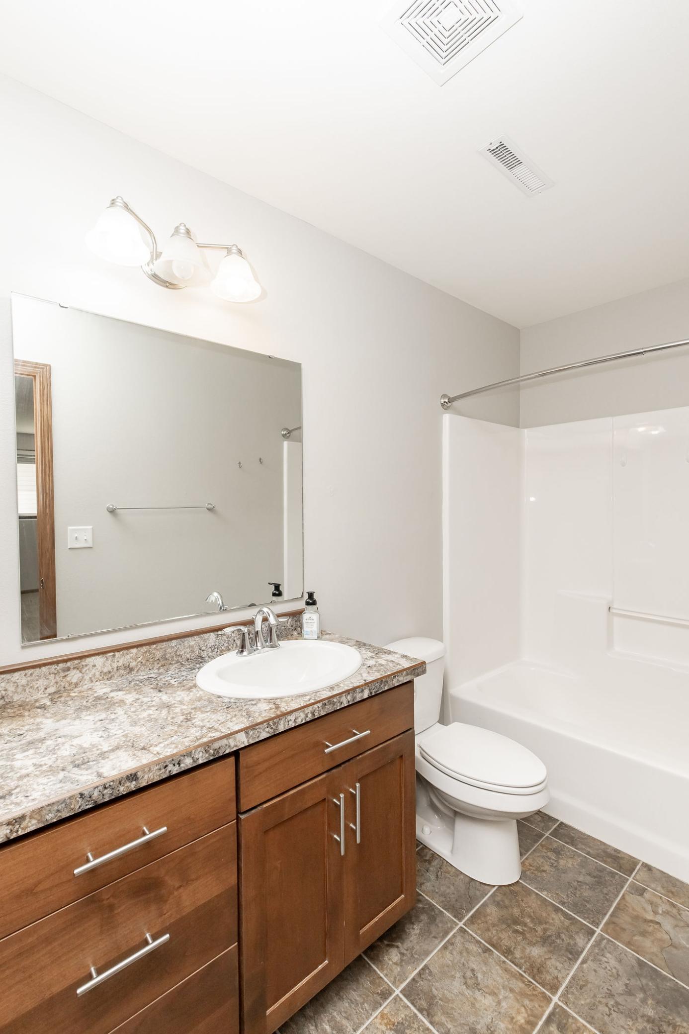 2012 single family home for sale at 4017 9th Street S in Moorhead, MN — 3 bed, 2 bath (photo 39 of 53)