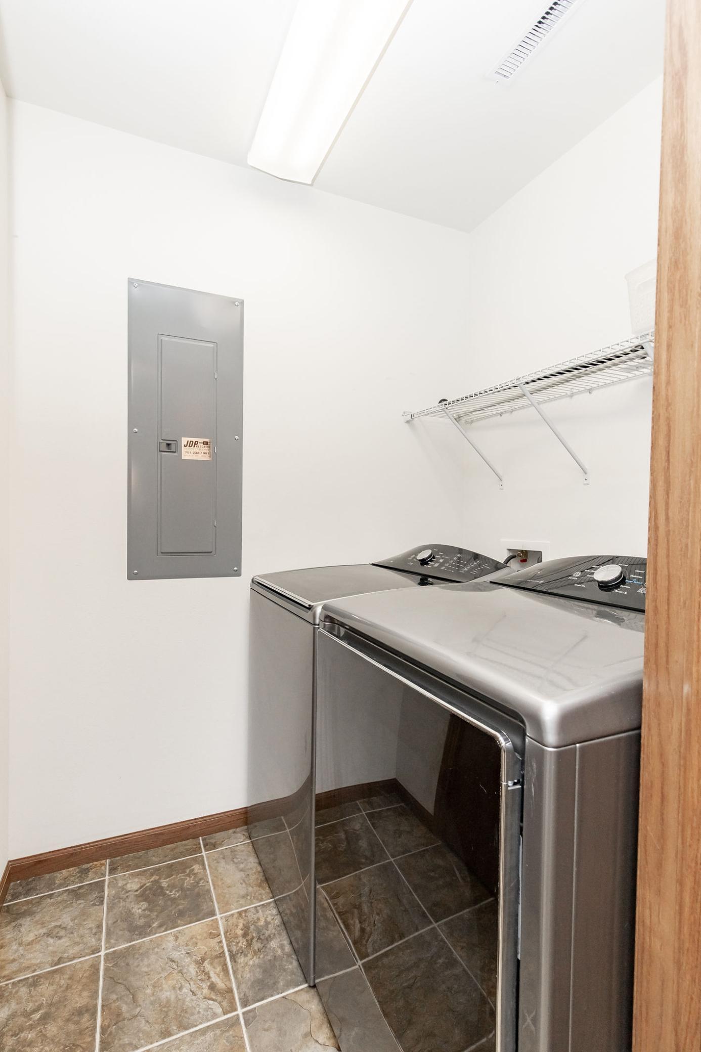2012 single family home for sale at 4017 9th Street S in Moorhead, MN — 3 bed, 2 bath (photo 41 of 53)