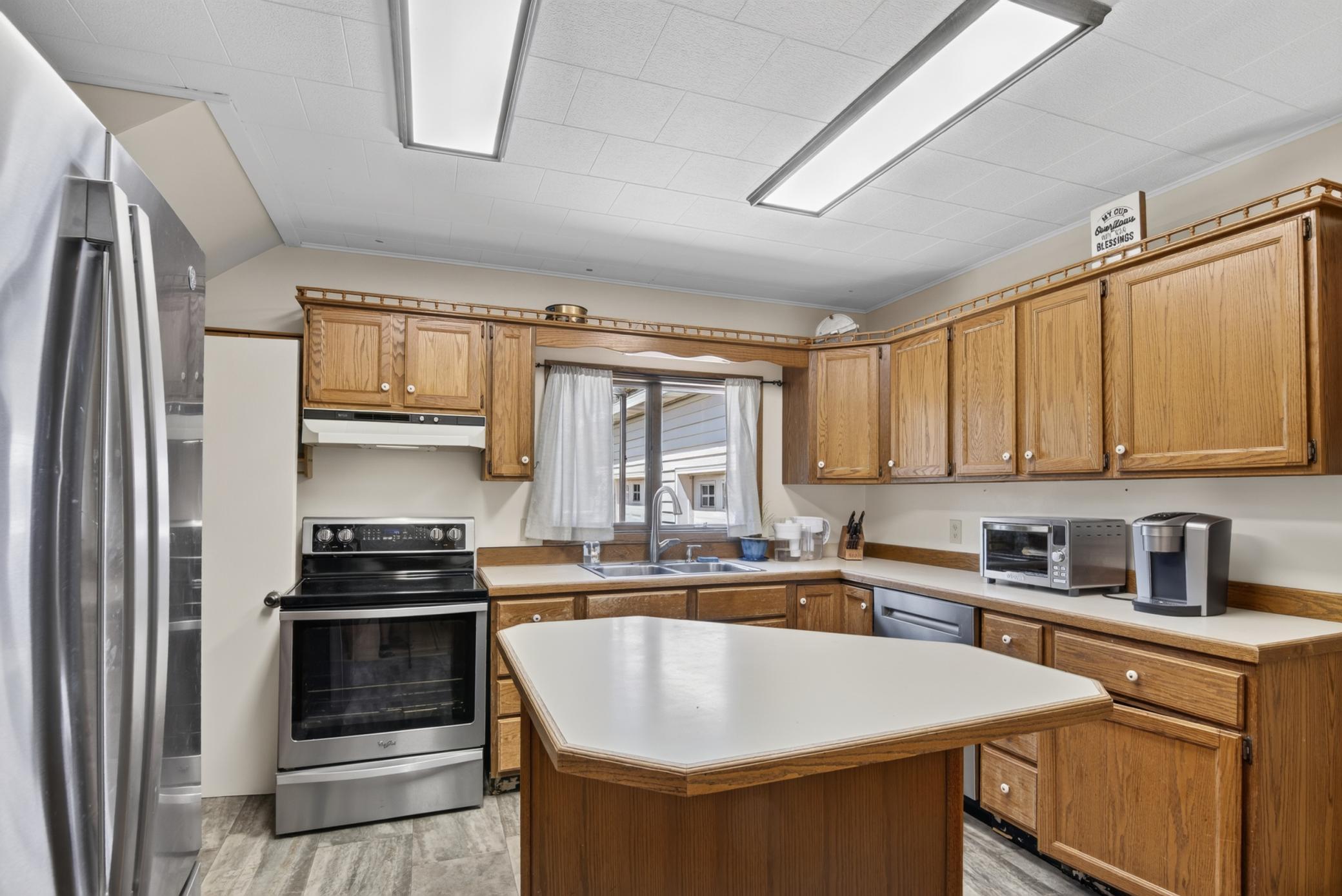 232 7th Street NW, Valley City ND 58072 - Photo 8 of 35