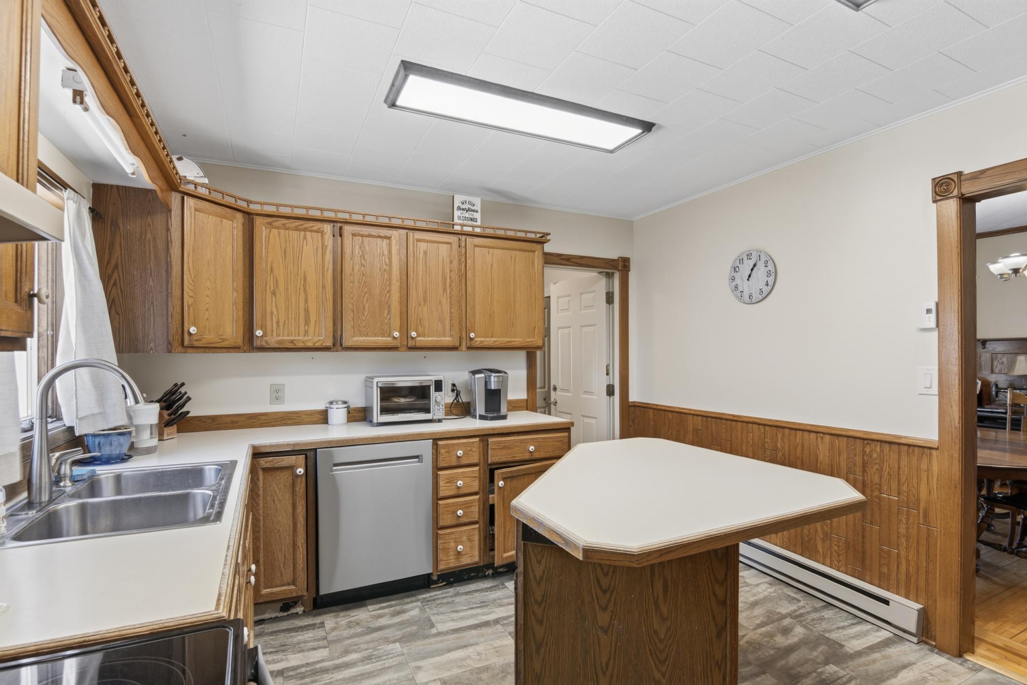 232 7th Street NW, Valley City ND 58072 - Photo 10 of 35