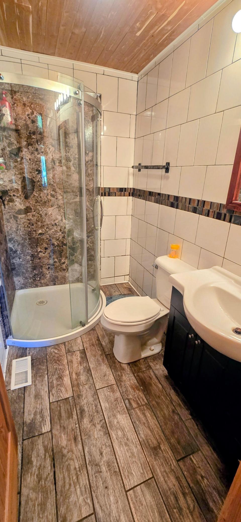 2003 single family home for sale at 17251 East Pine Drive NW in Angle Inlet, MN — 3 bed, 2 bath (photo 12 of 29)