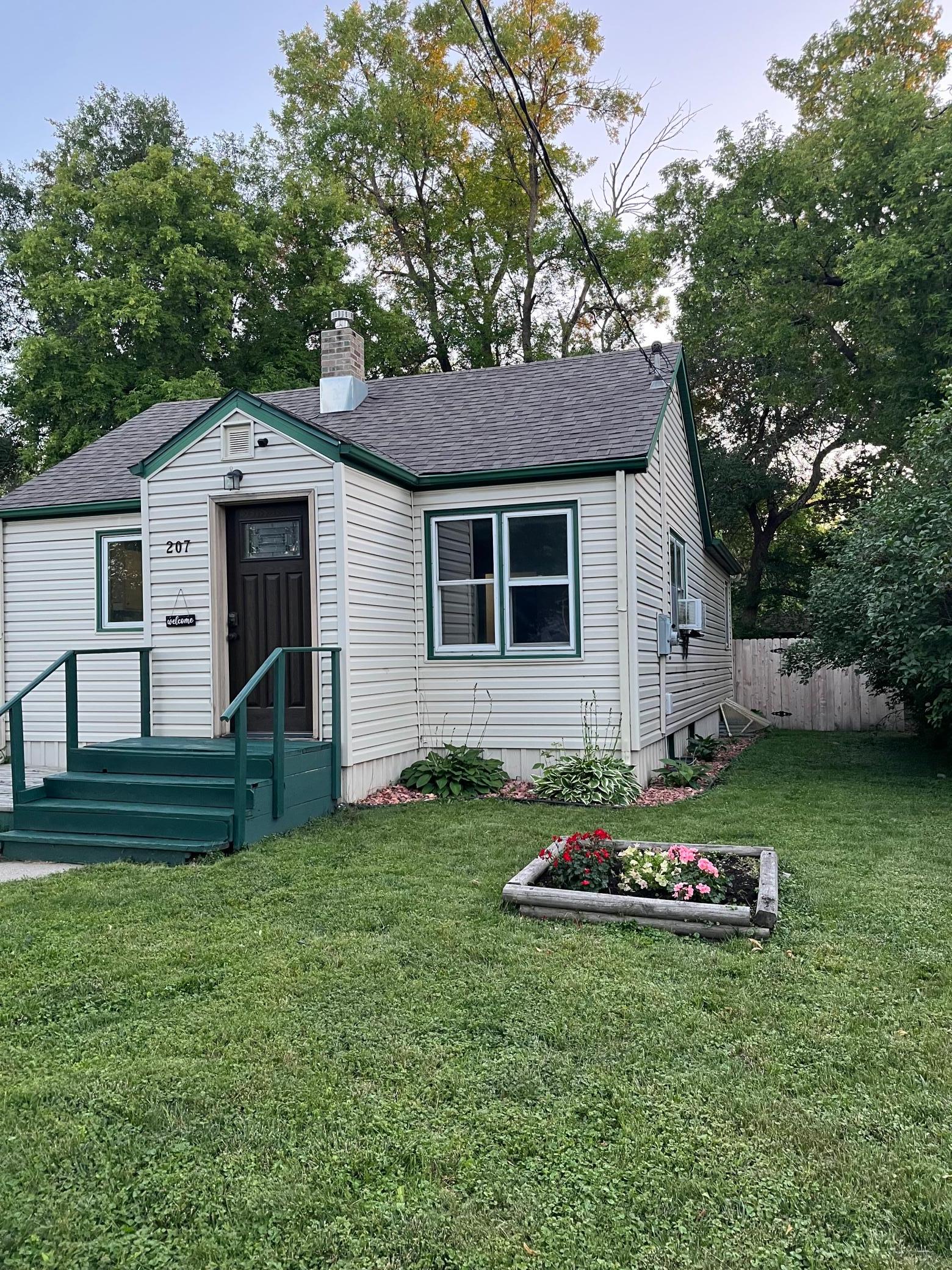 207 14th Street S, Moorhead MN 56560 - Photo 2 of 35