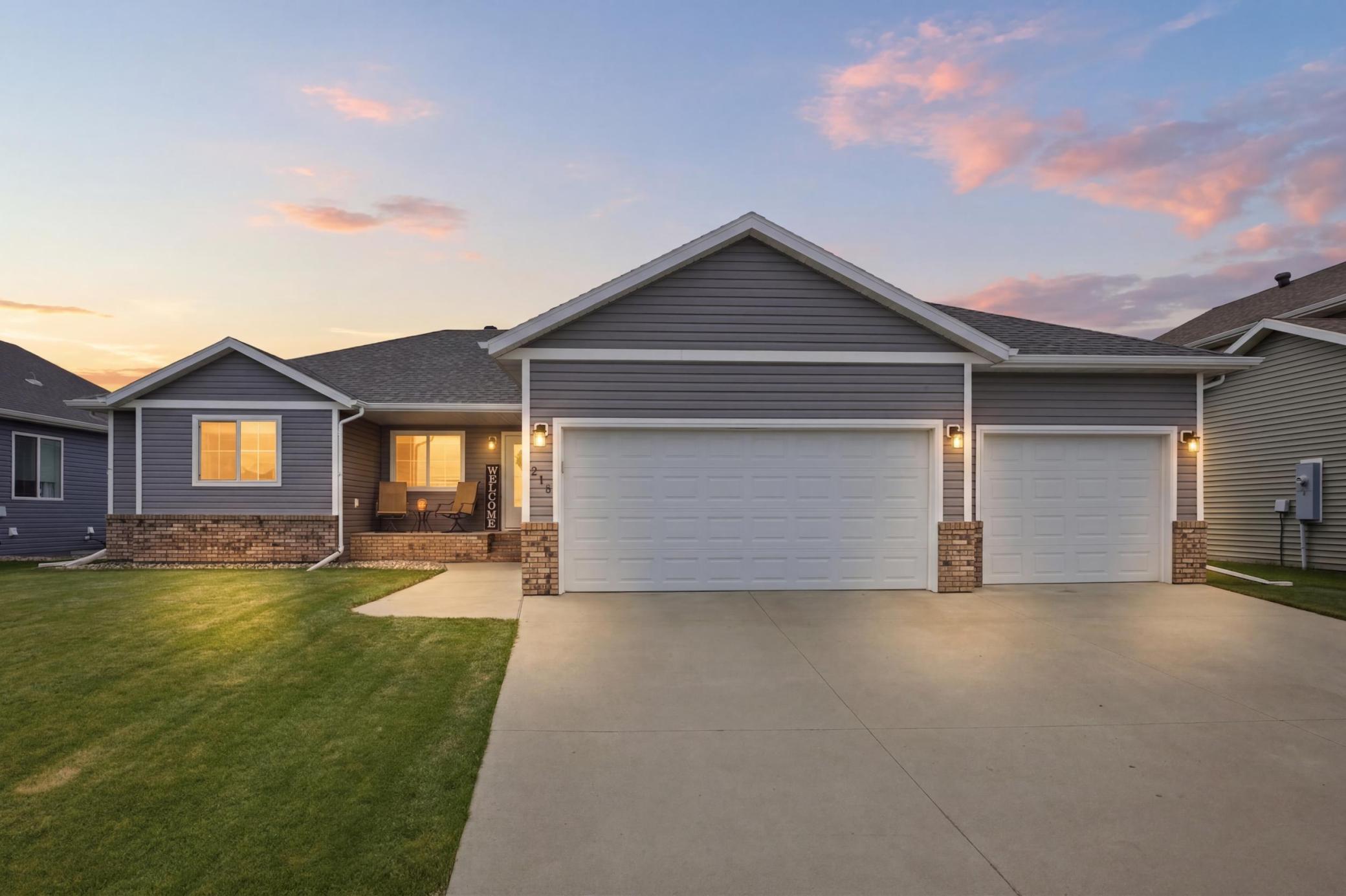 2016 single family home for sale at 219 6th Street E in Horace, ND — 5 bed, 3 bath
