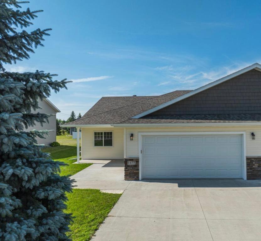 2018 twin home for sale at 1877 Longview Drive in Detroit Lakes, MN — 3 bed, 2 bath