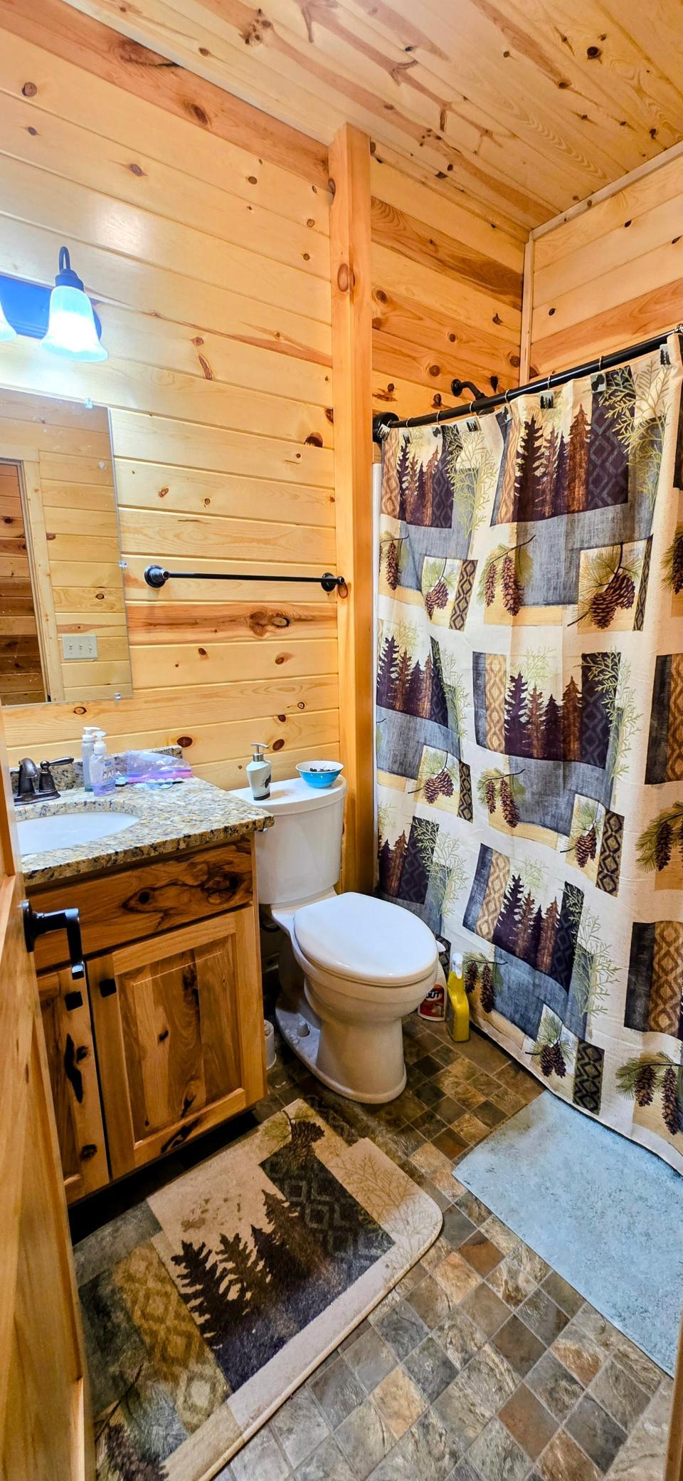 2014 single family home for sale at 17670 Birch Drive NW in Angle Inlet, MN — 3 bed, 3 bath (photo 11 of 15)