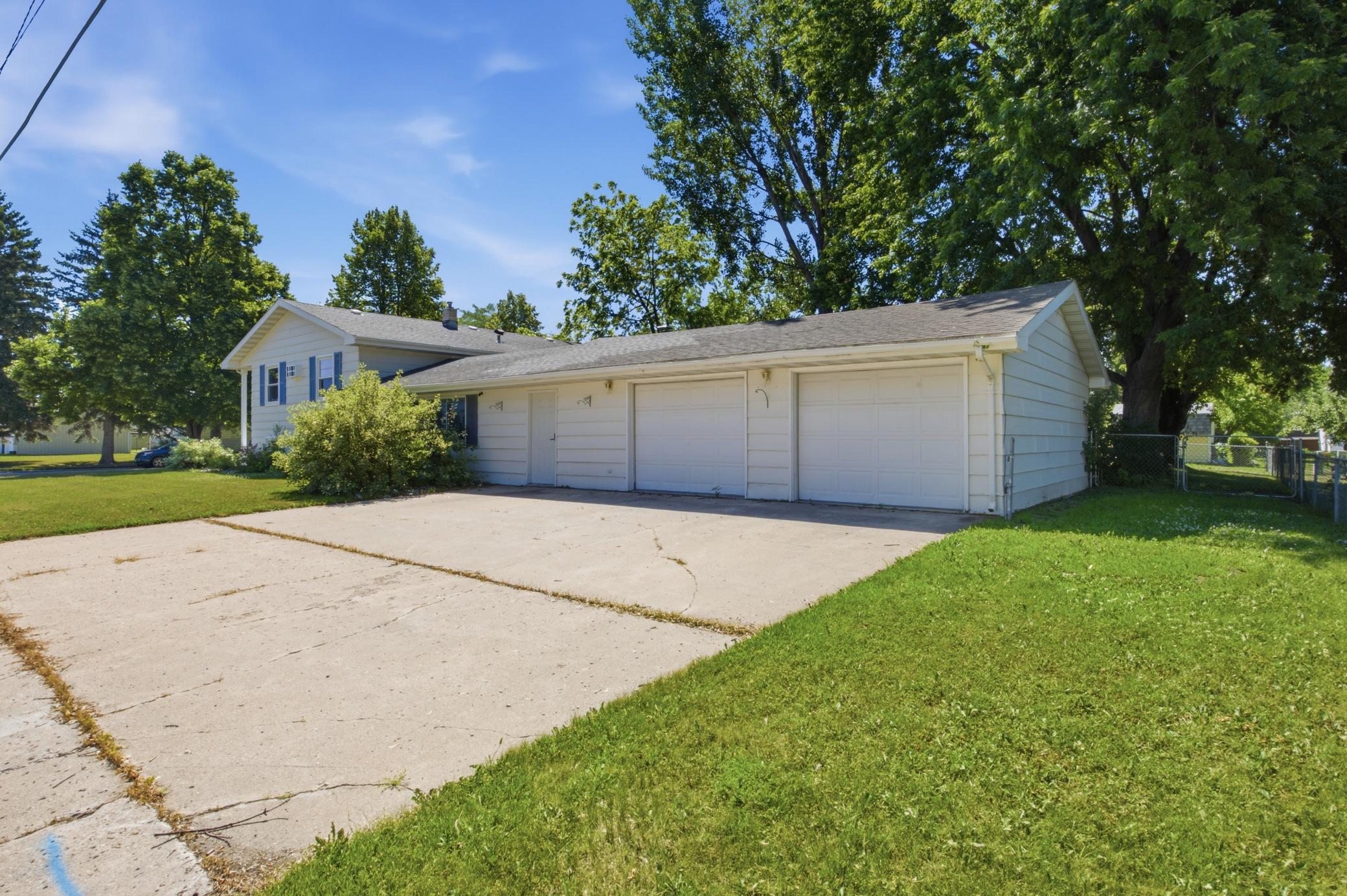 429 14th Street N, Breckenridge MN 56520 - Photo 2 of 27