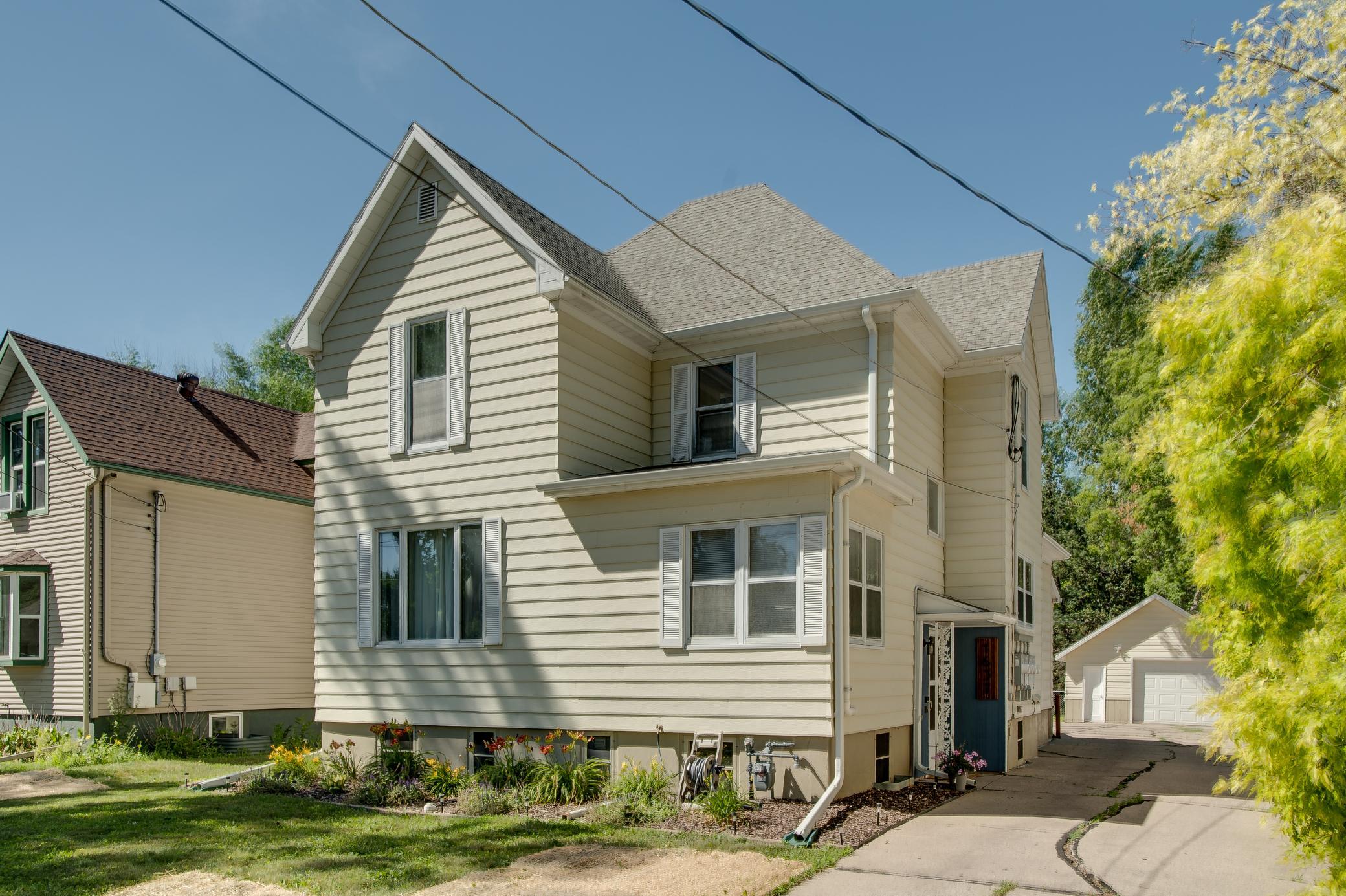 1637 8th Avenue S, Fargo ND 58103 - Photo 3 of 48