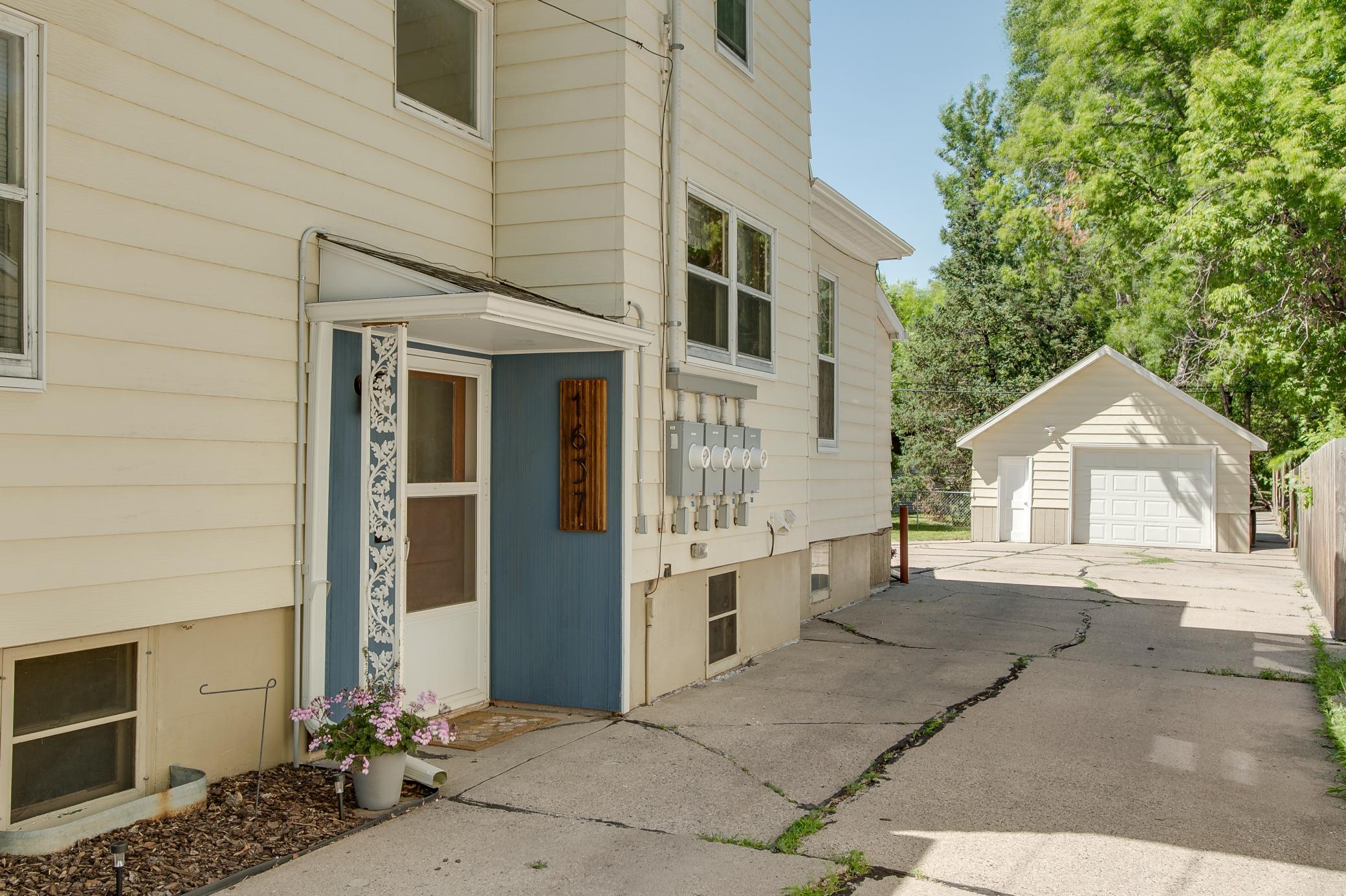 1637 8th Avenue S, Fargo ND 58103 - Photo 4 of 48