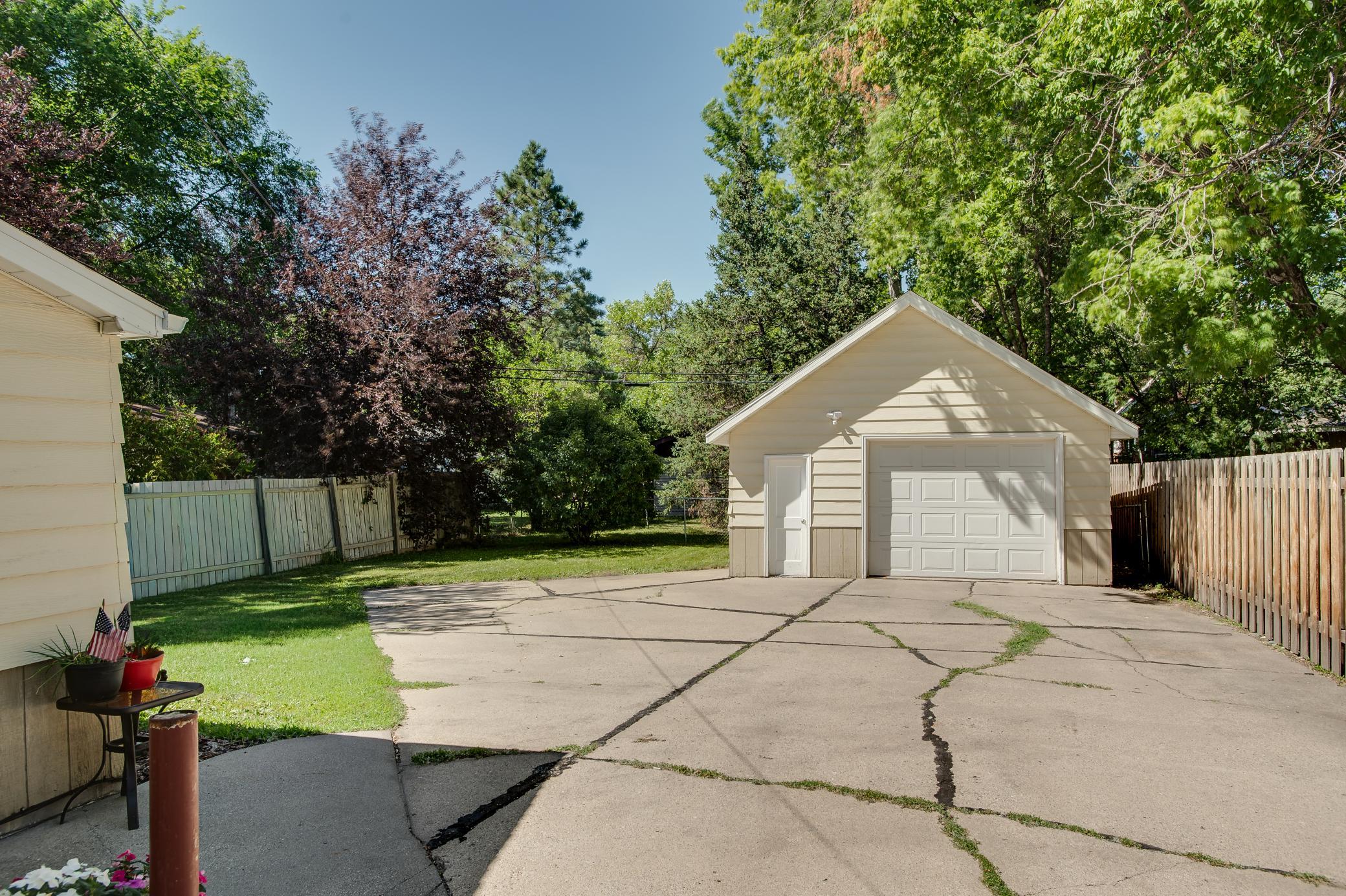 1637 8th Avenue S, Fargo ND 58103 - Photo 41 of 48