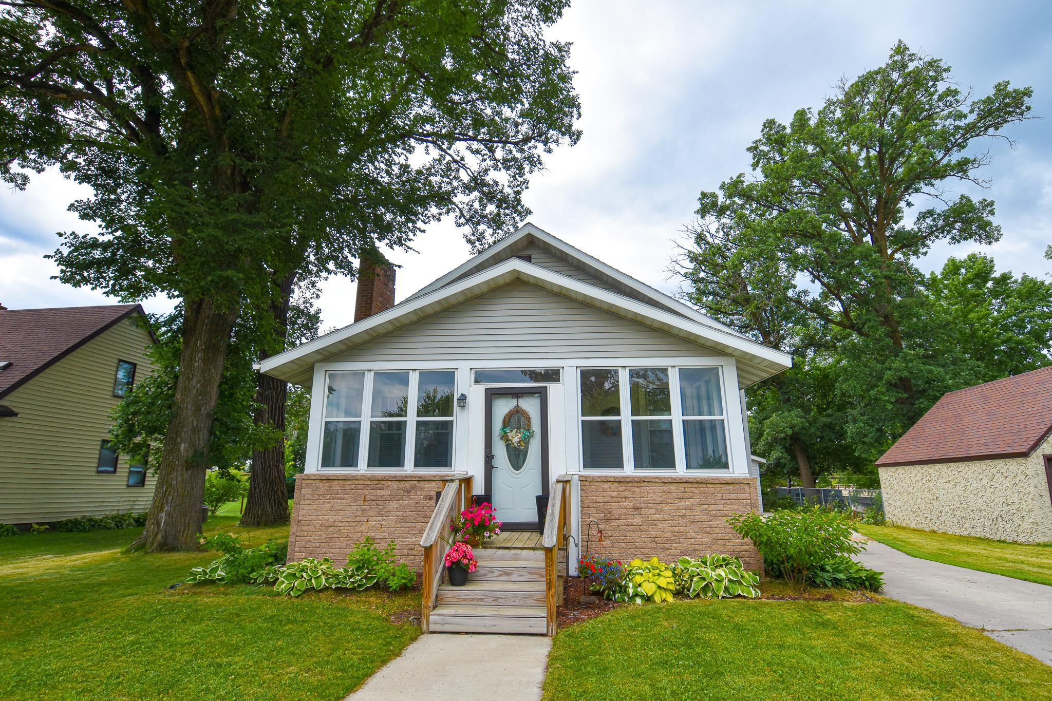 237 Markley Avenue N, Thief River Falls MN 56701 - Photo 2 of 55