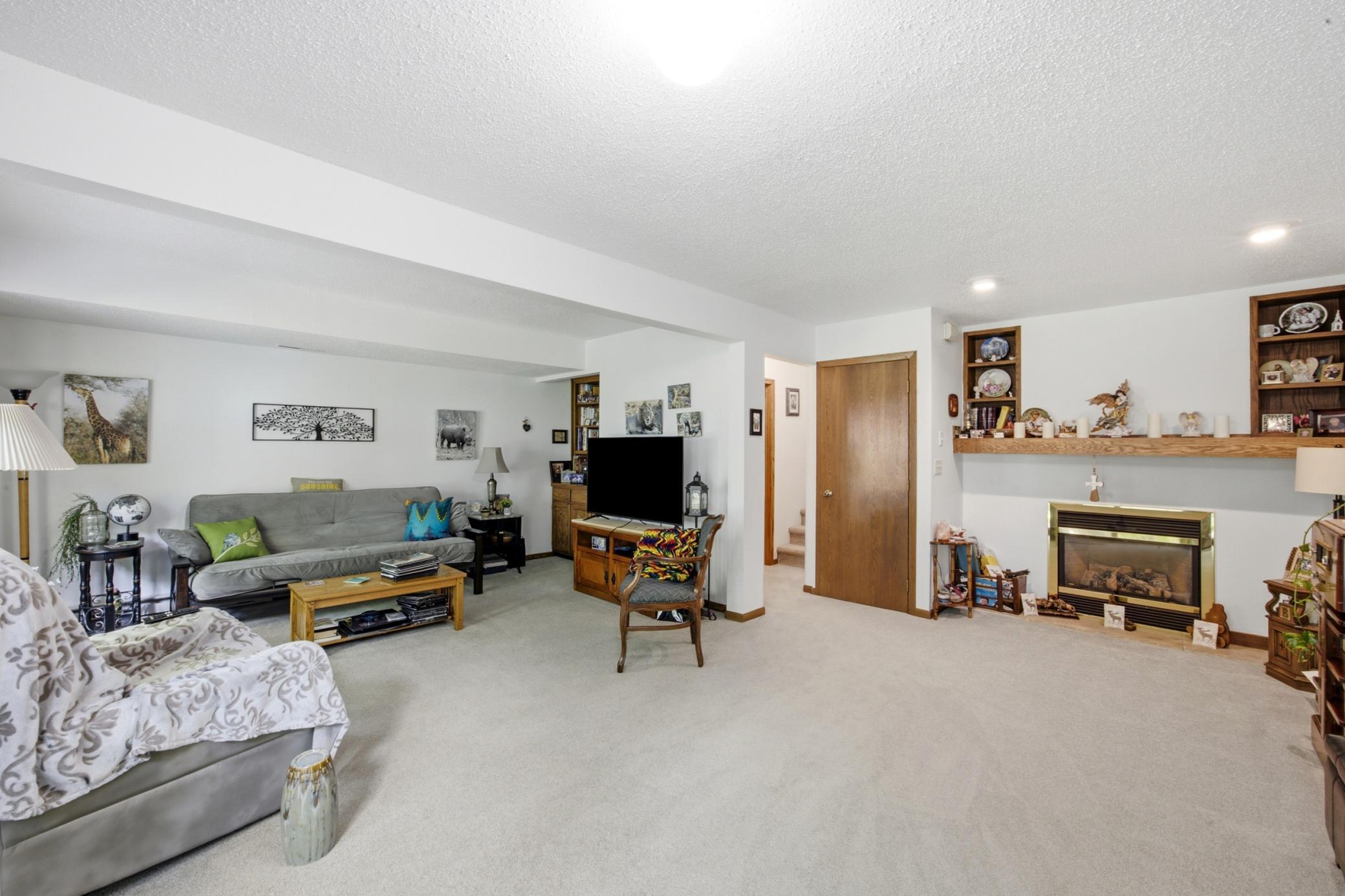 1976 twin home for sale at 1451 23rd Street S in Fargo, ND — 2 bed, 2 bath (photo 20 of 41)