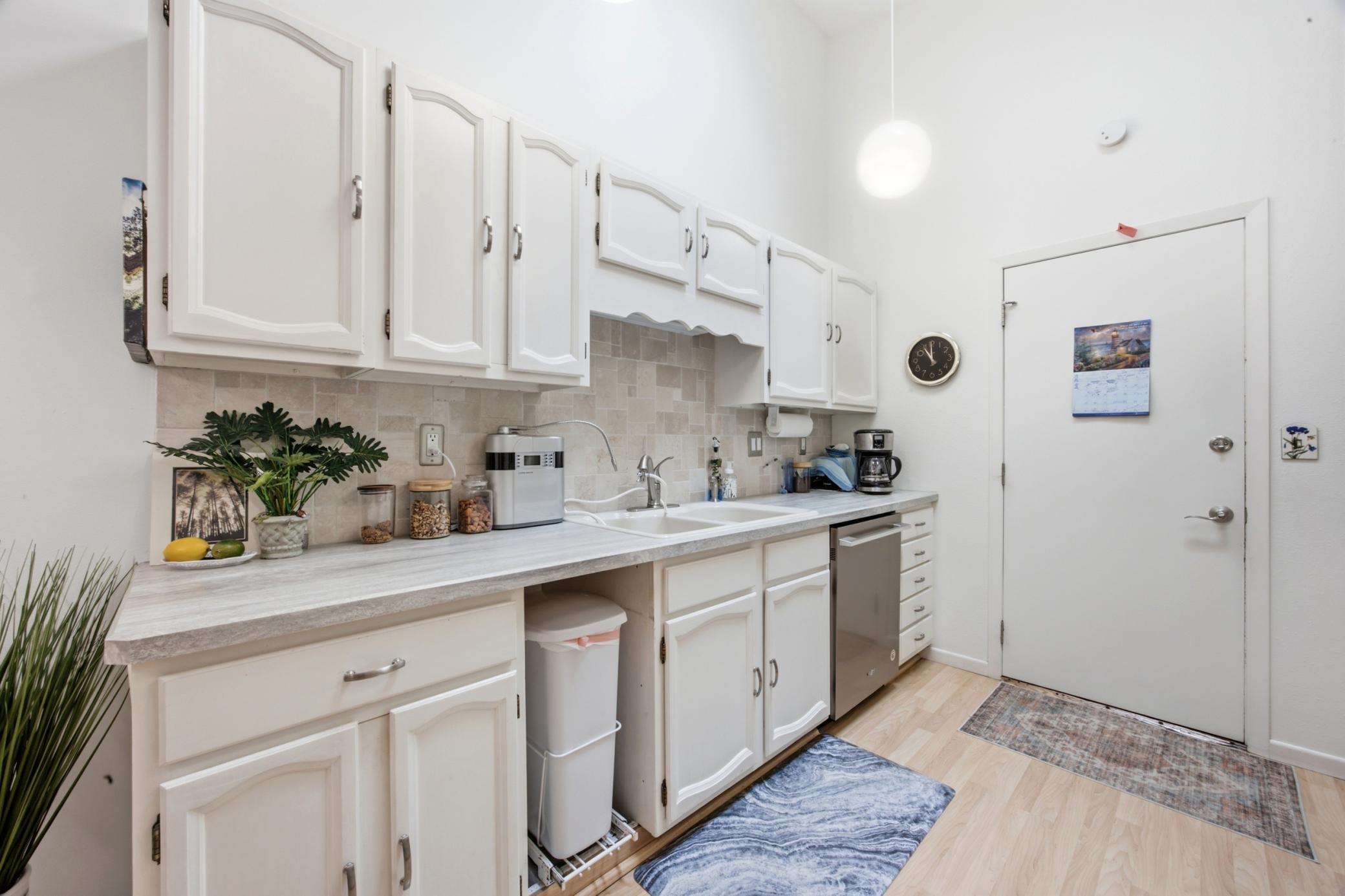 1976 twin home for sale at 1451 23rd Street S in Fargo, ND — 2 bed, 2 bath (photo 8 of 41)