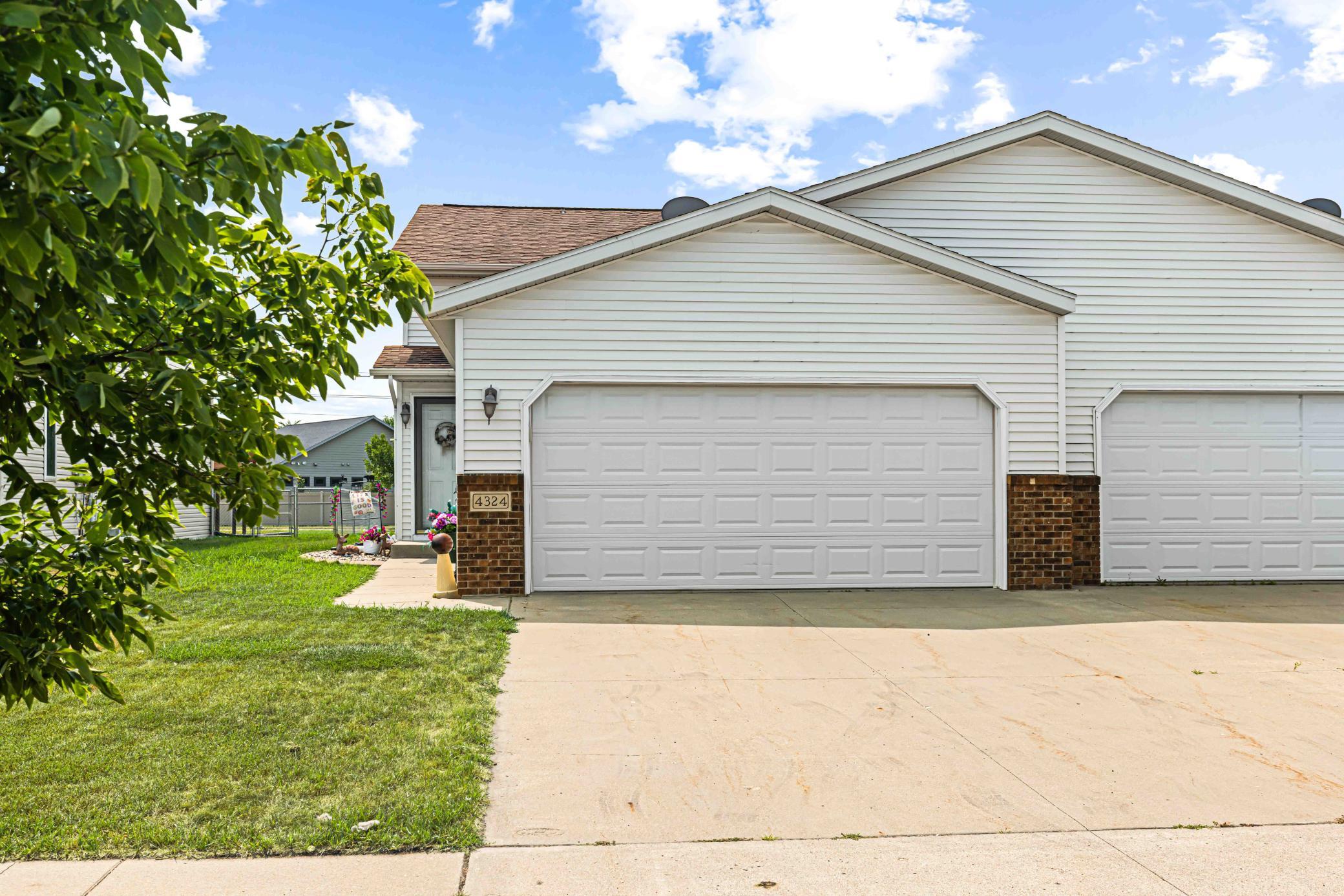 4324 39 1/2 Avenue S, Fargo ND 58104 - Photo 2 of 40