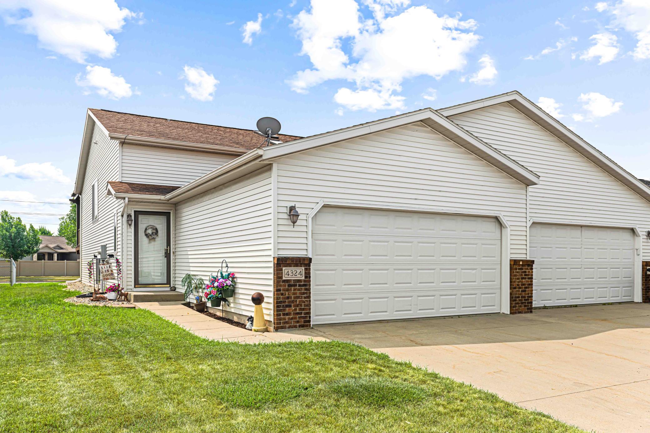 4324 39 1/2 Avenue S, Fargo ND 58104 - Photo 3 of 40