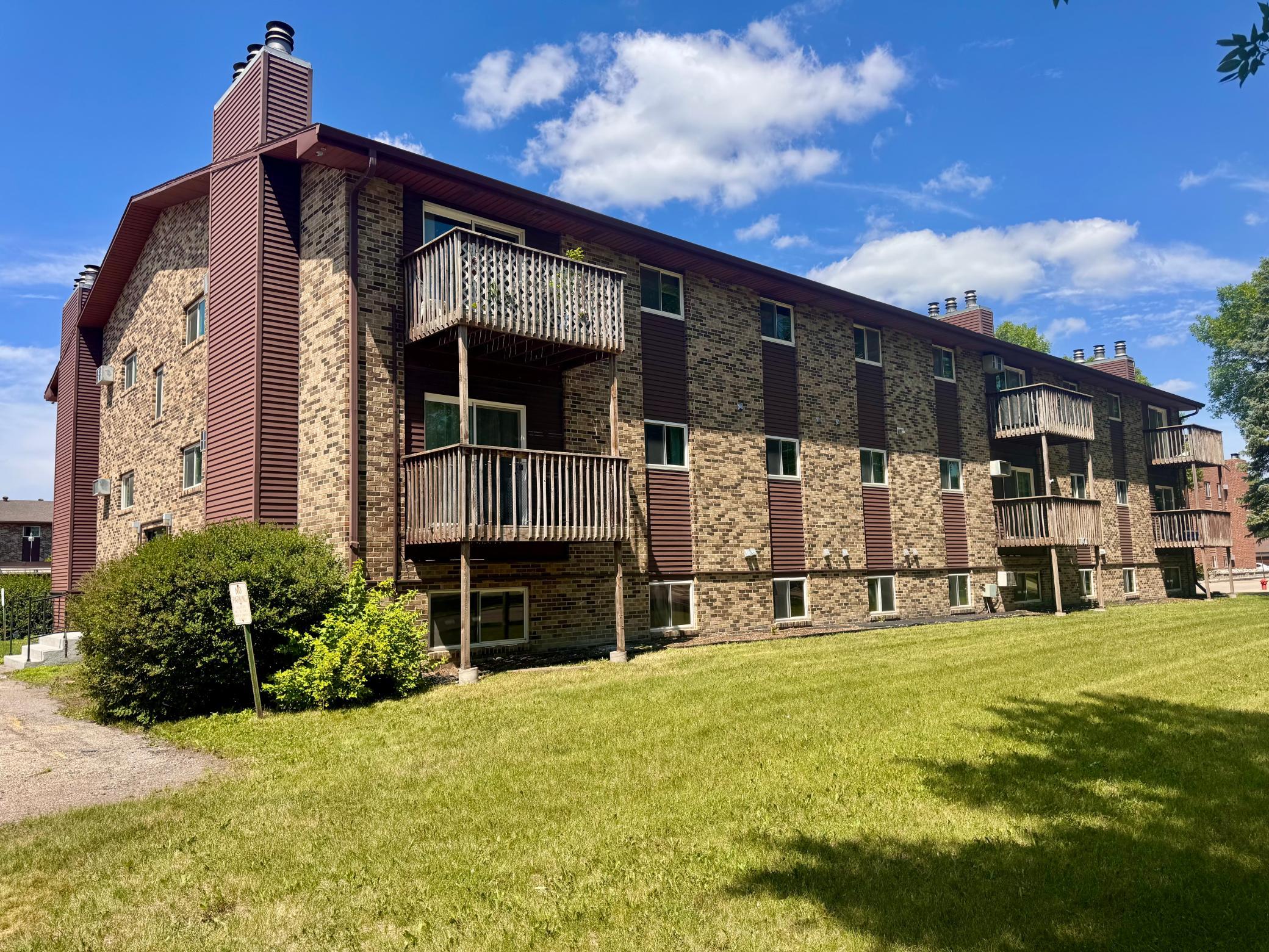 1978 condo for sale at 1101 22nd Street S, Unit C11 in Fargo, ND — 2 bed, 1 bath