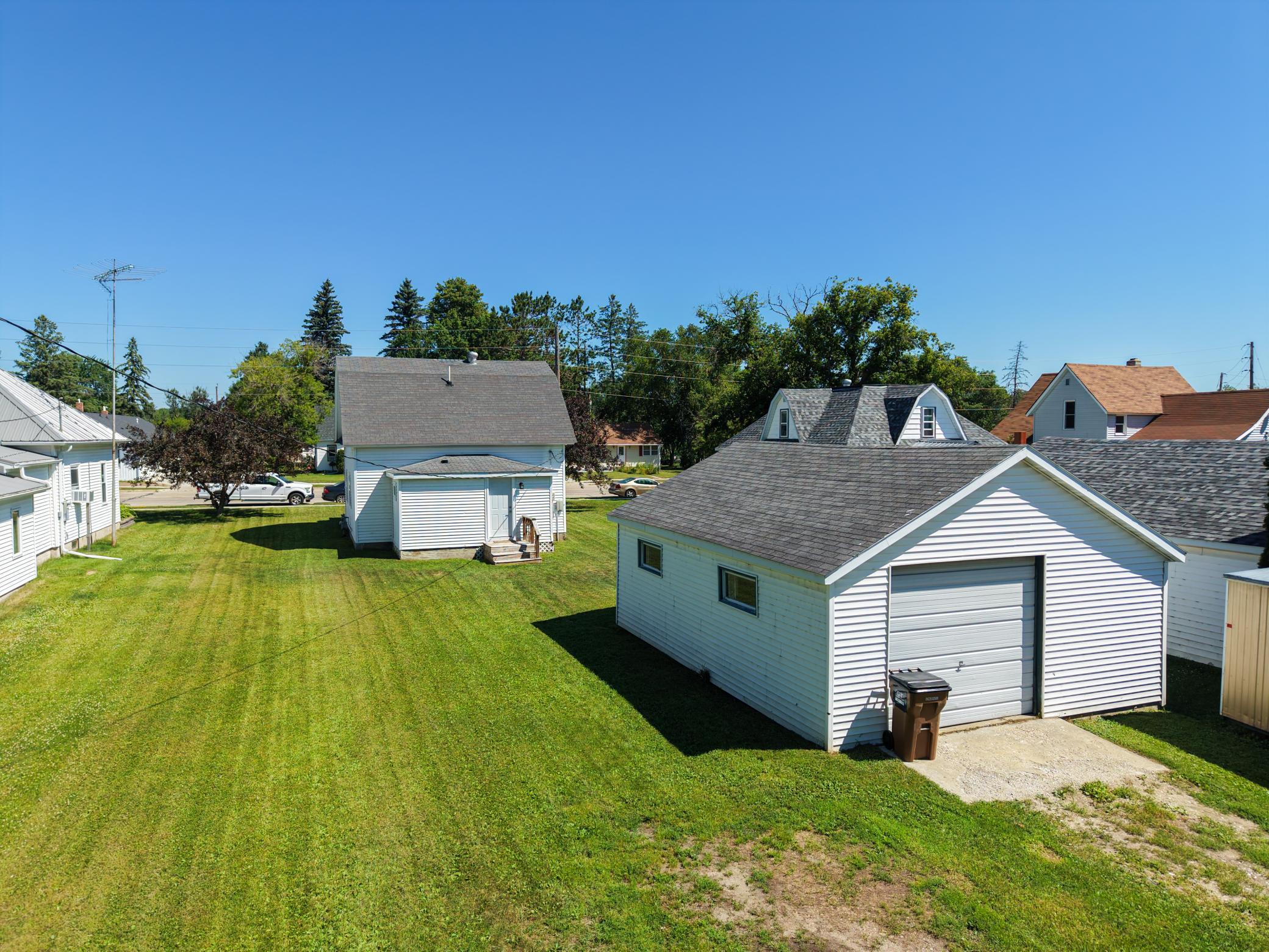 313 Minnesota Avenue E, Sebeka MN 56477 - Photo 4 of 32