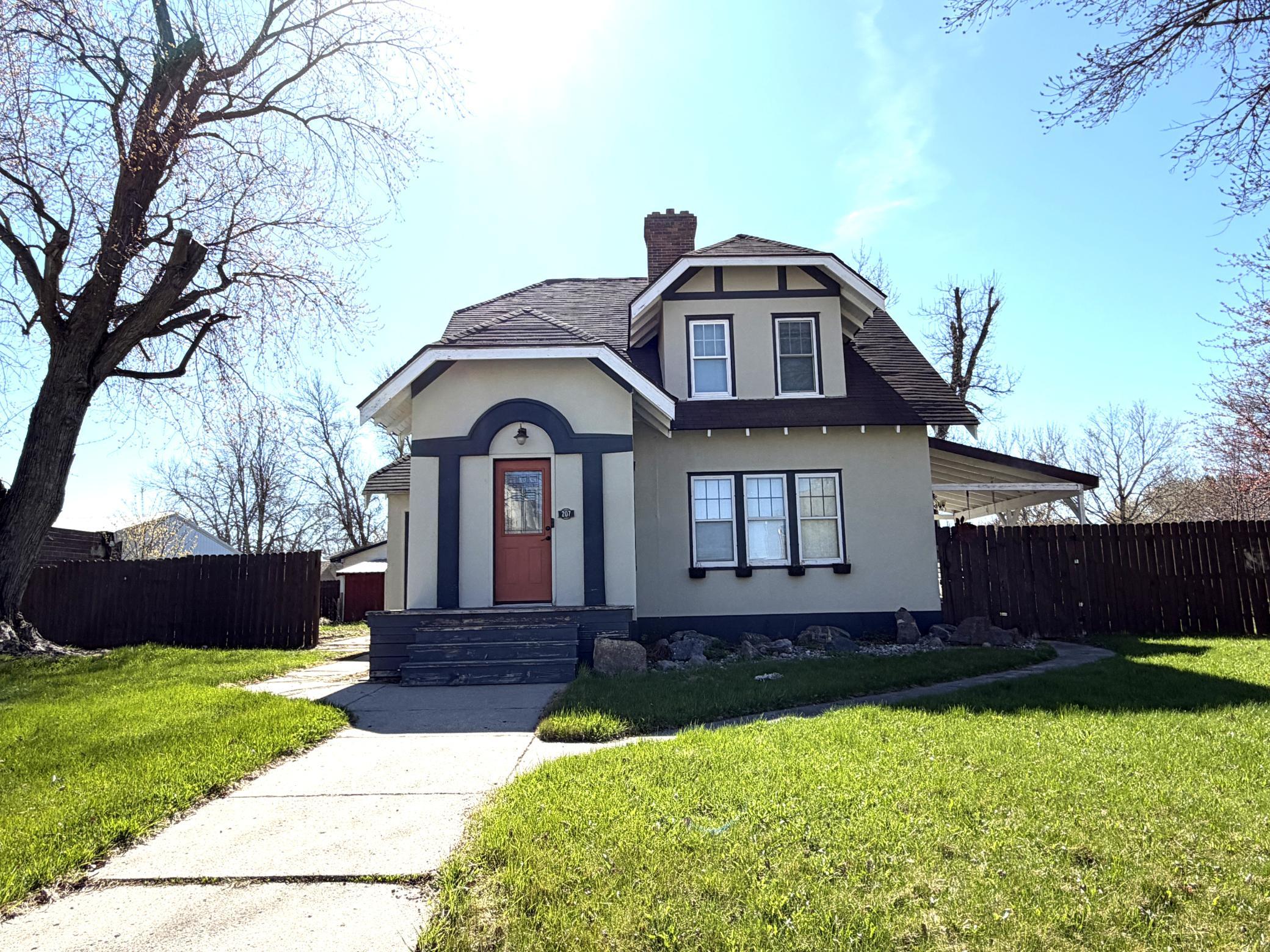 1930 single family home for sale at 207 S Johnson Avenue in Fosston, MN — 4 bed, 3 bath (photo 2 of 52)
