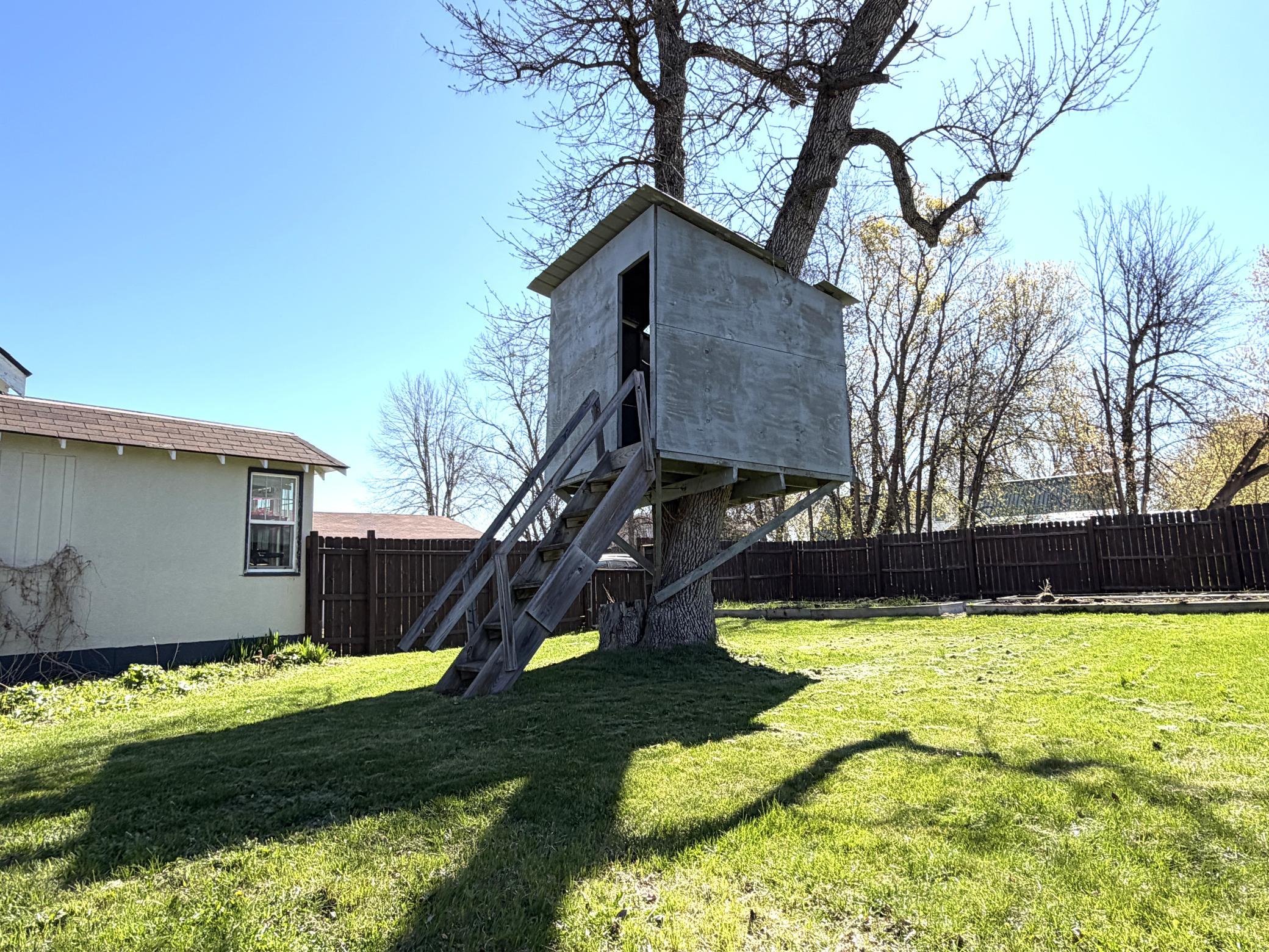 1930 single family home for sale at 207 S Johnson Avenue in Fosston, MN — 4 bed, 3 bath (photo 44 of 52)